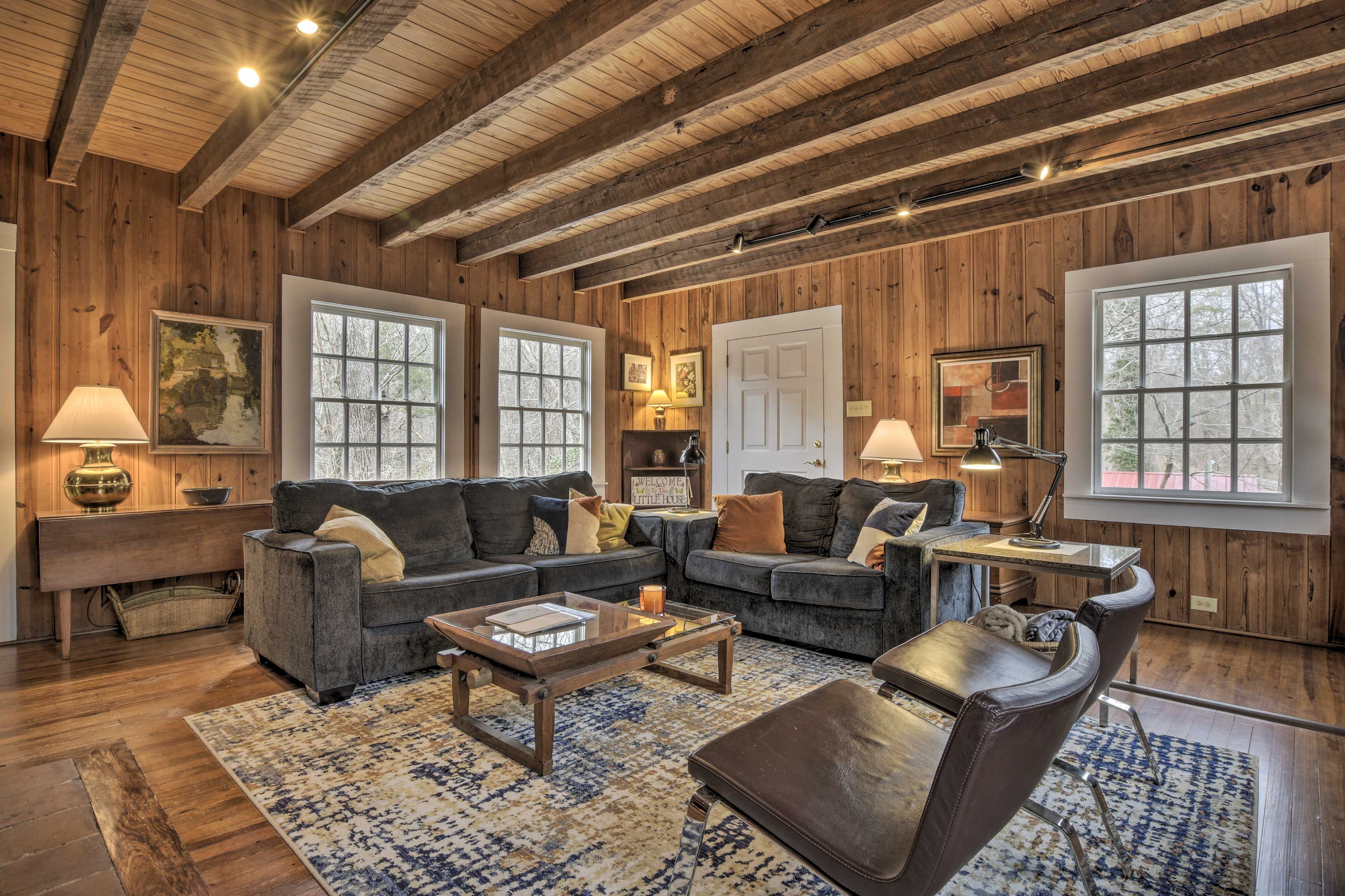 Living Room | Cable Access