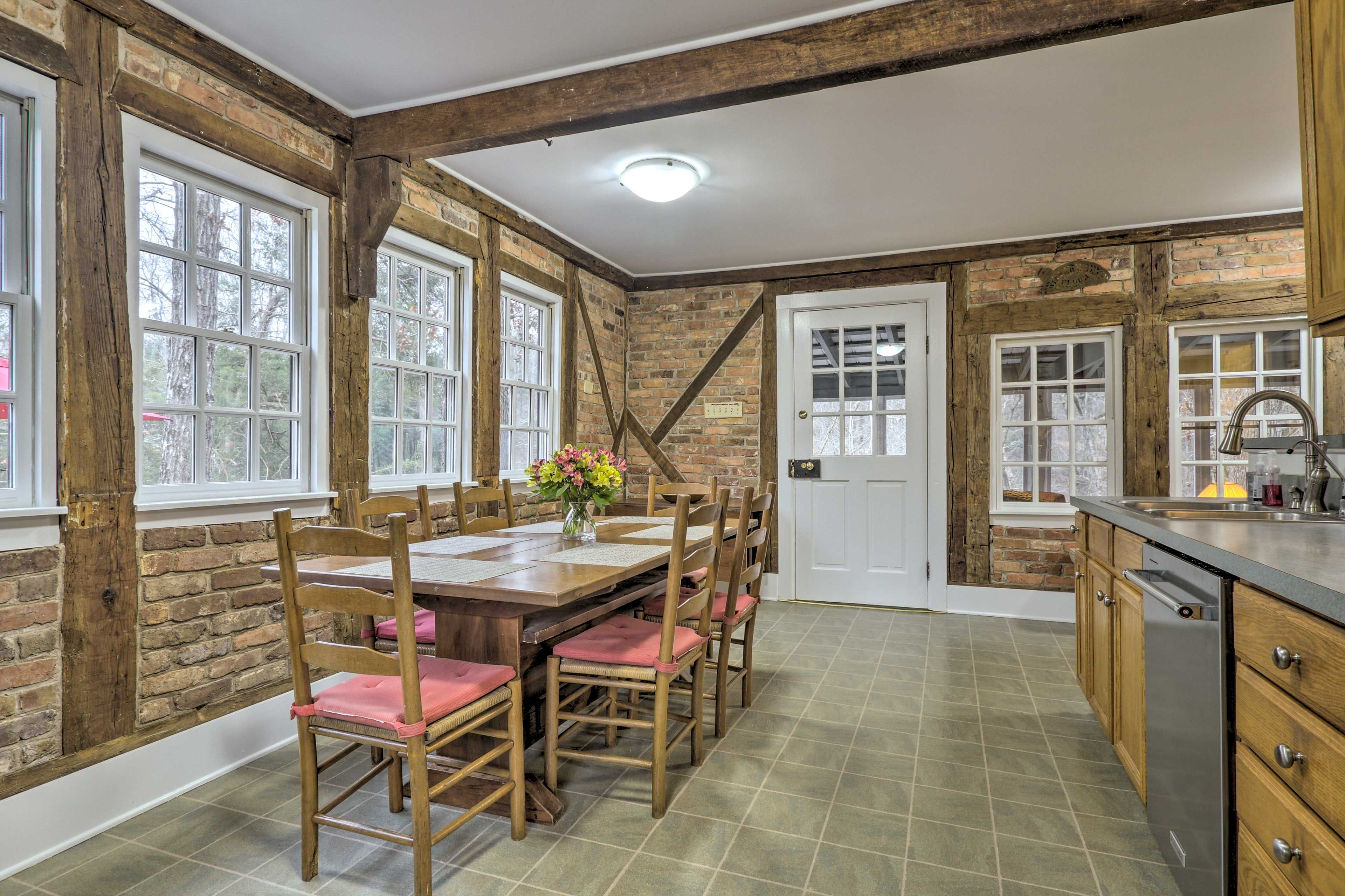 Dining Area & Fully Equipped Kitchen | Microwave