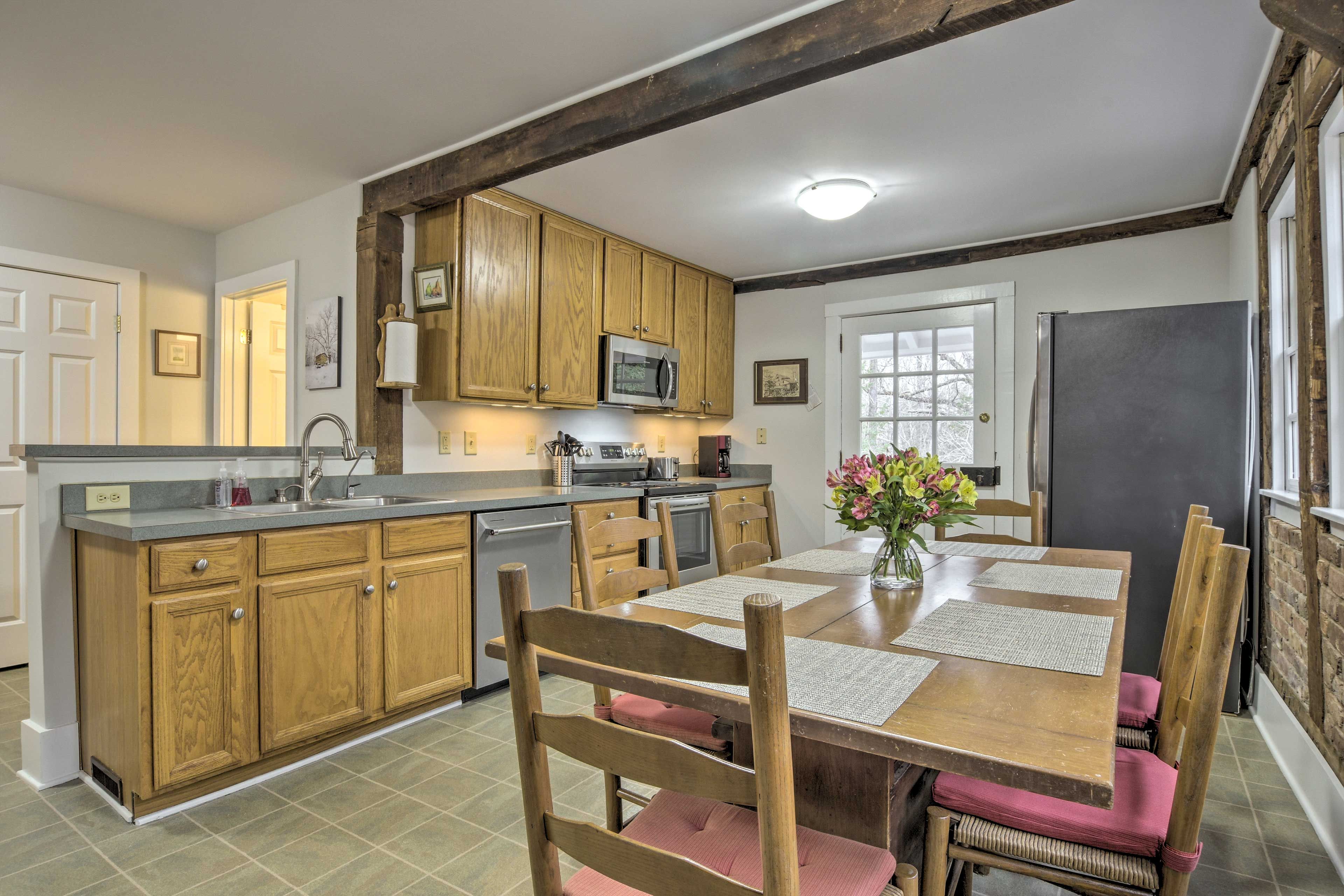 Fully Equipped Kitchen | Crockpot