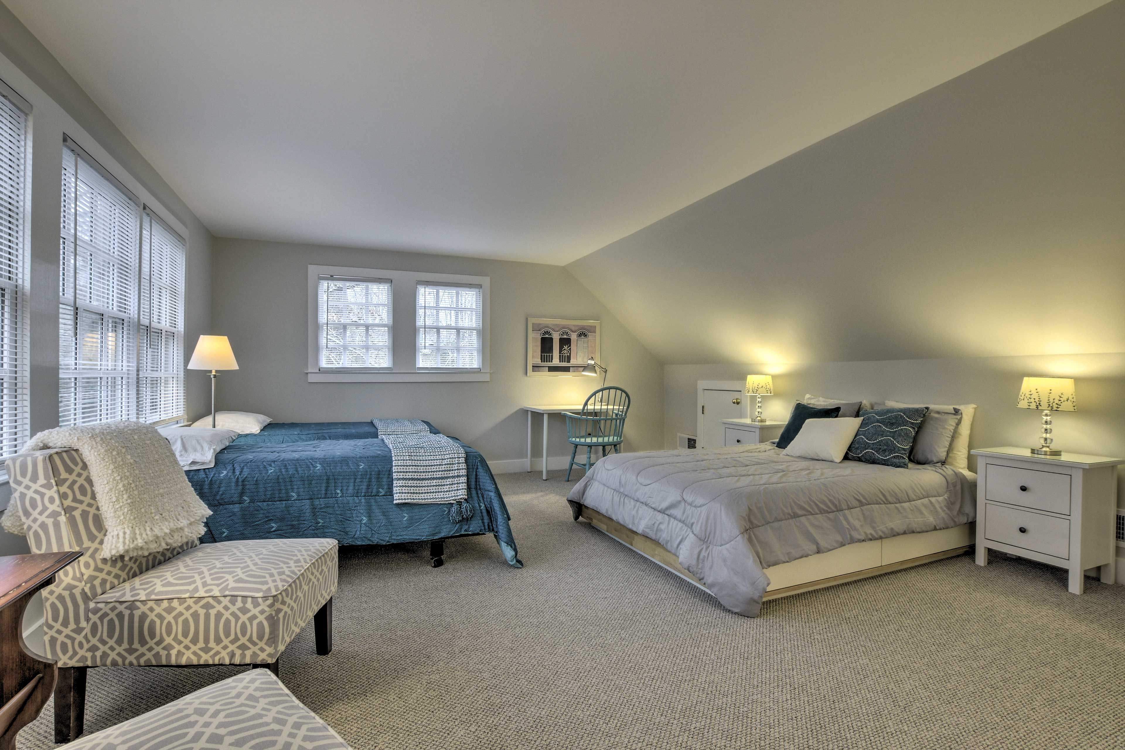 Bedroom 2 | Queen Bed | 2 Twin Beds