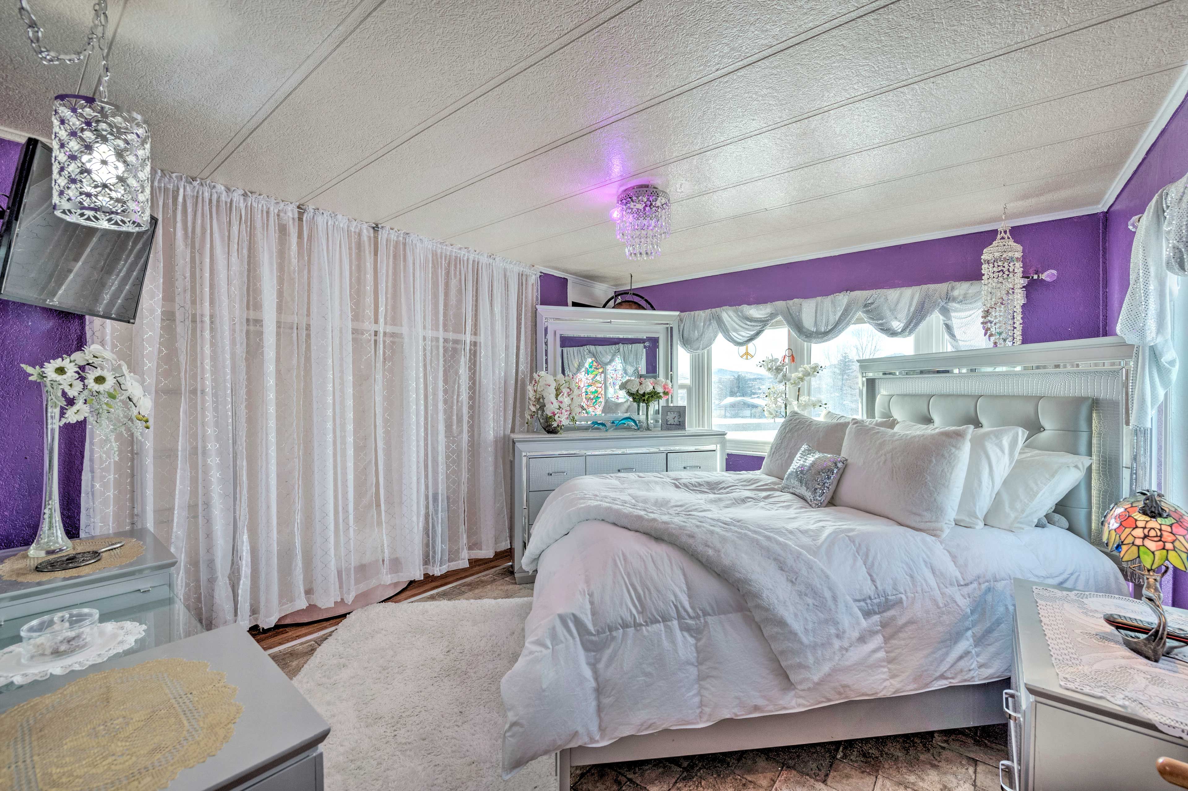 Bedroom 1 | Queen Bed