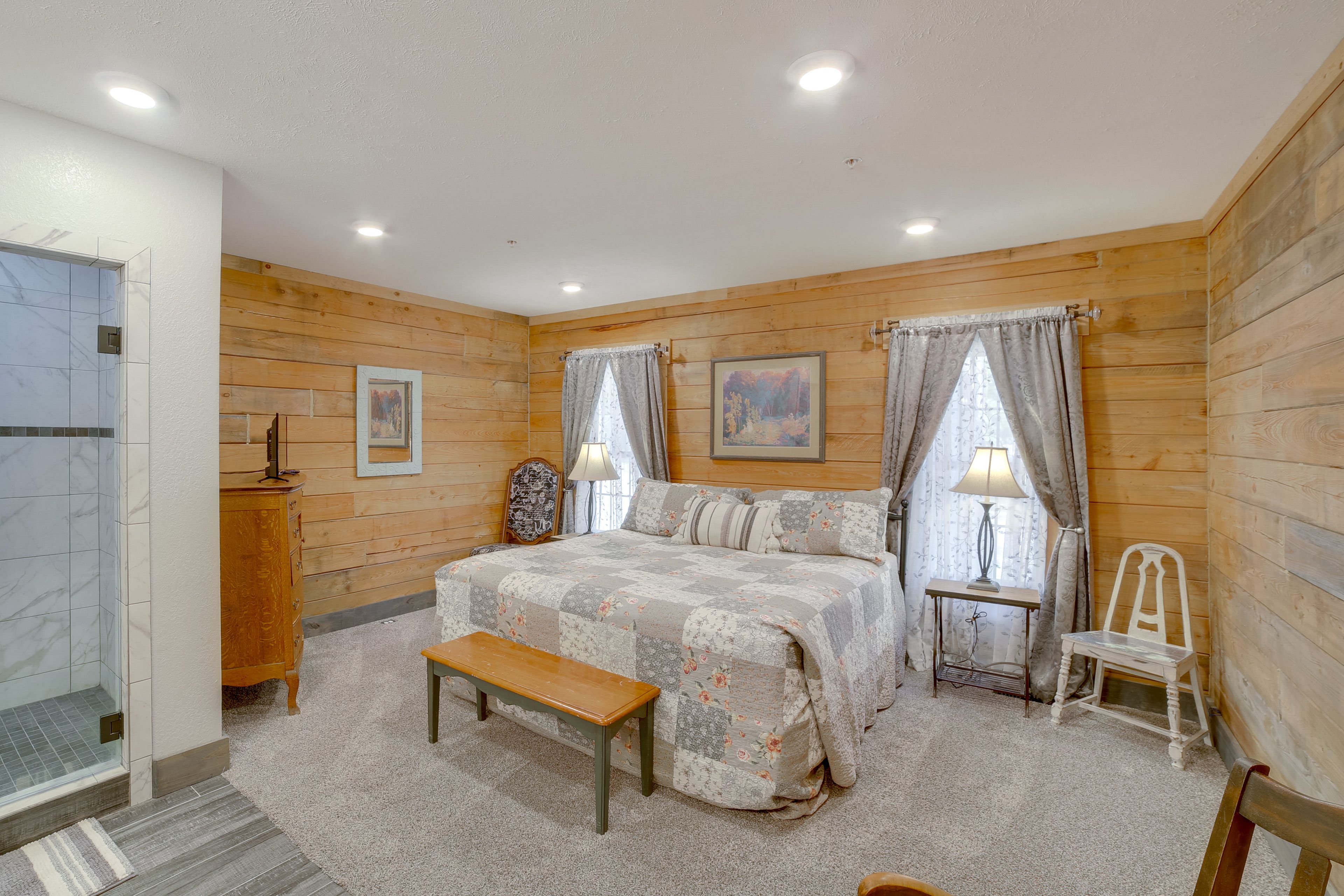 Bedroom 1 | 1st Floor | King Bed | Linens Provided | En-Suite Bathroom