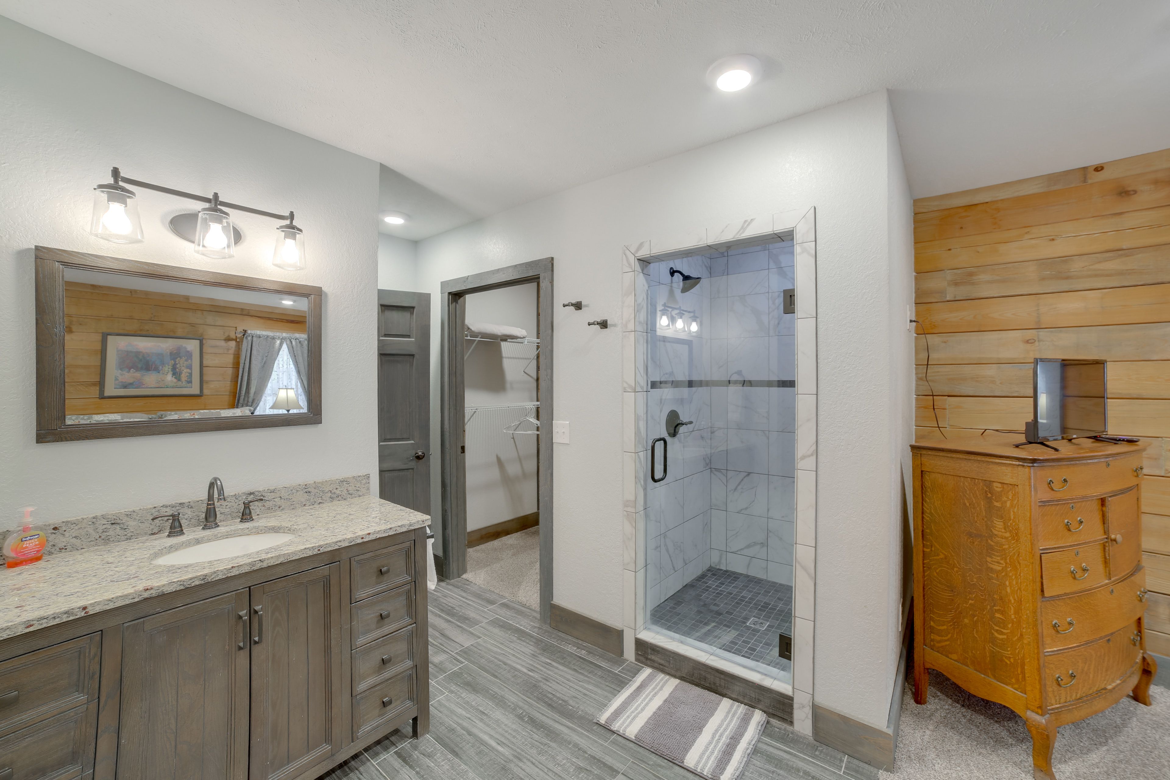 En-Suite Bathroom | Towels Provided