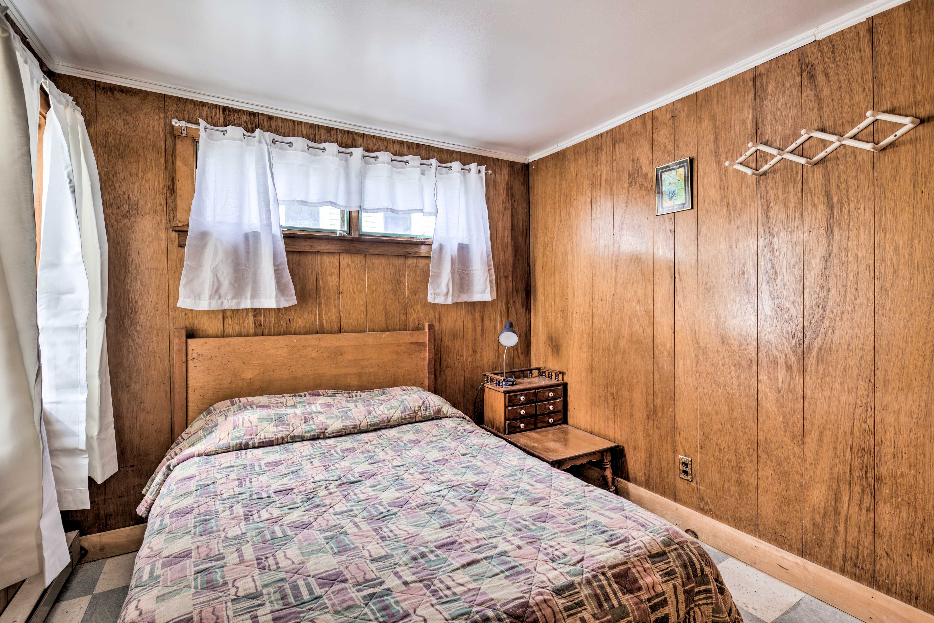 Bedroom 1 | Full Bed