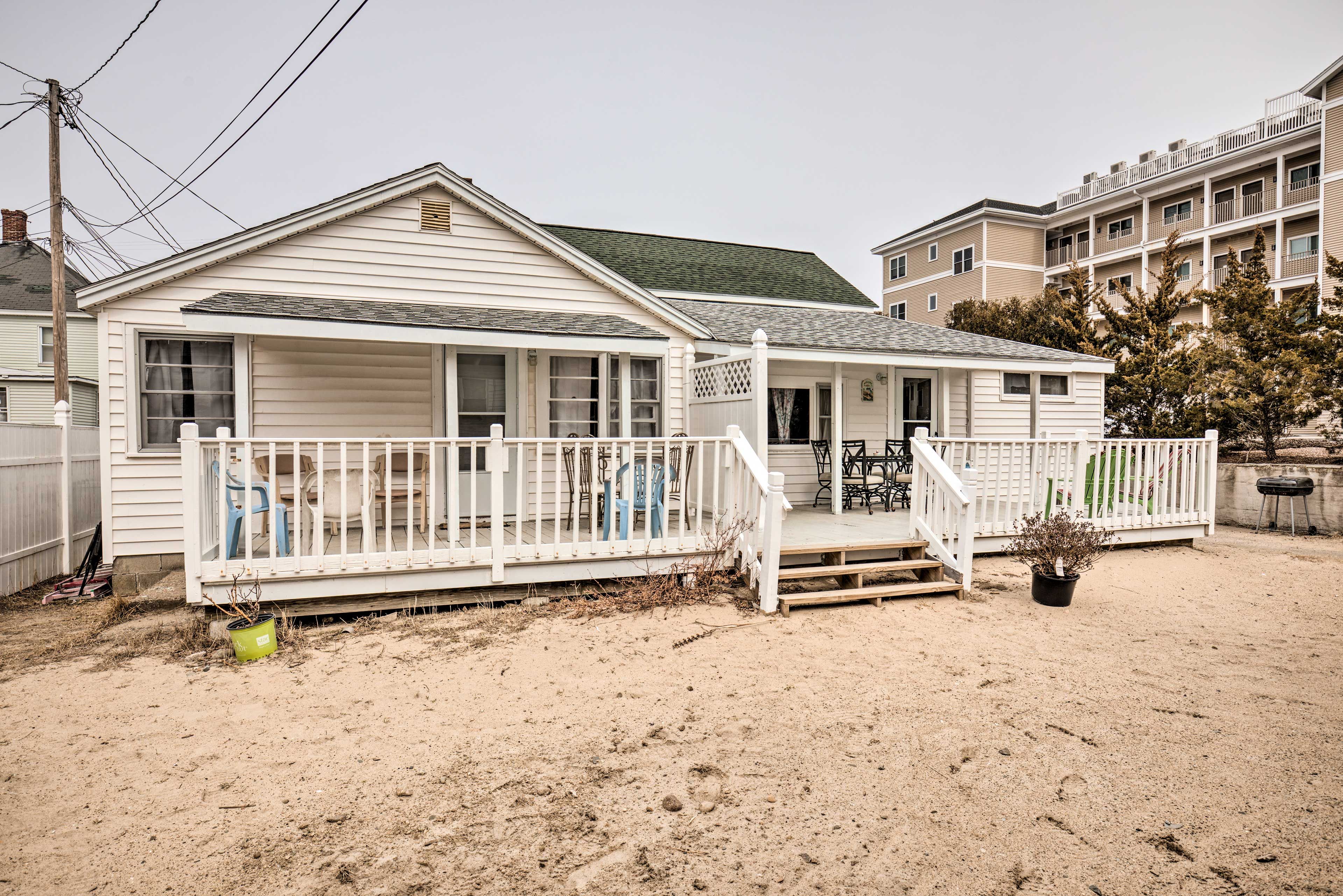 Exterior | Walk to Hampton Beach