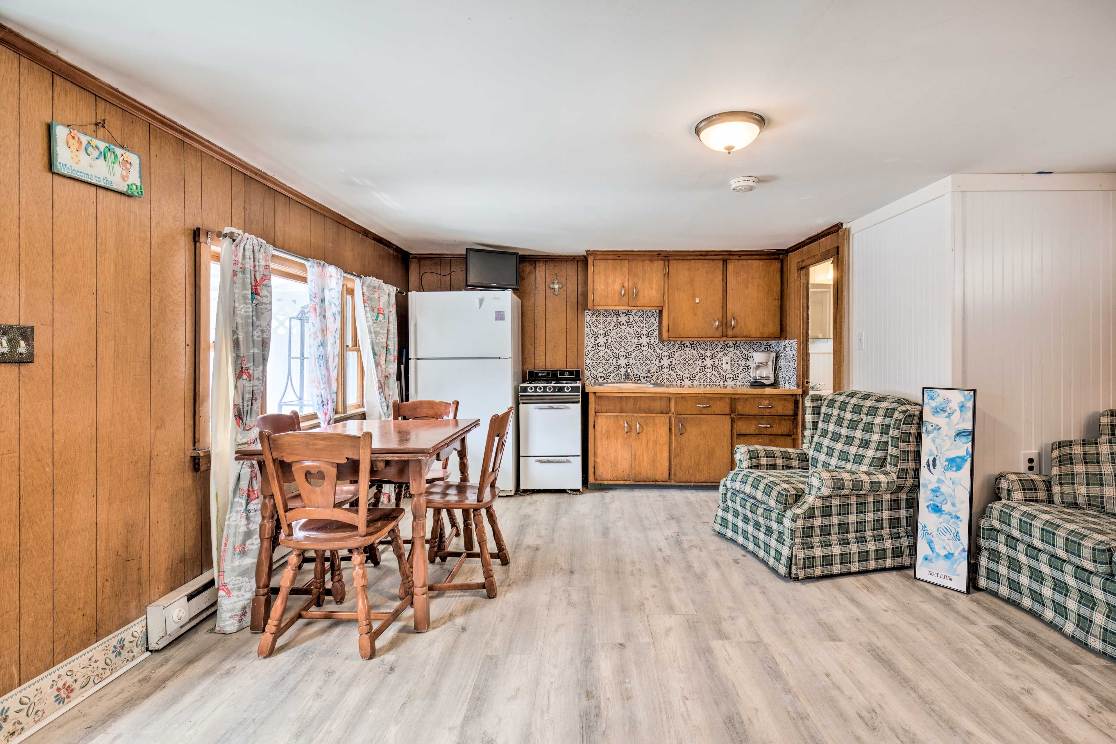 Hampton Vacation Rental | 2BR | 1BA | 3 Steps Required | 800 Sq Ft