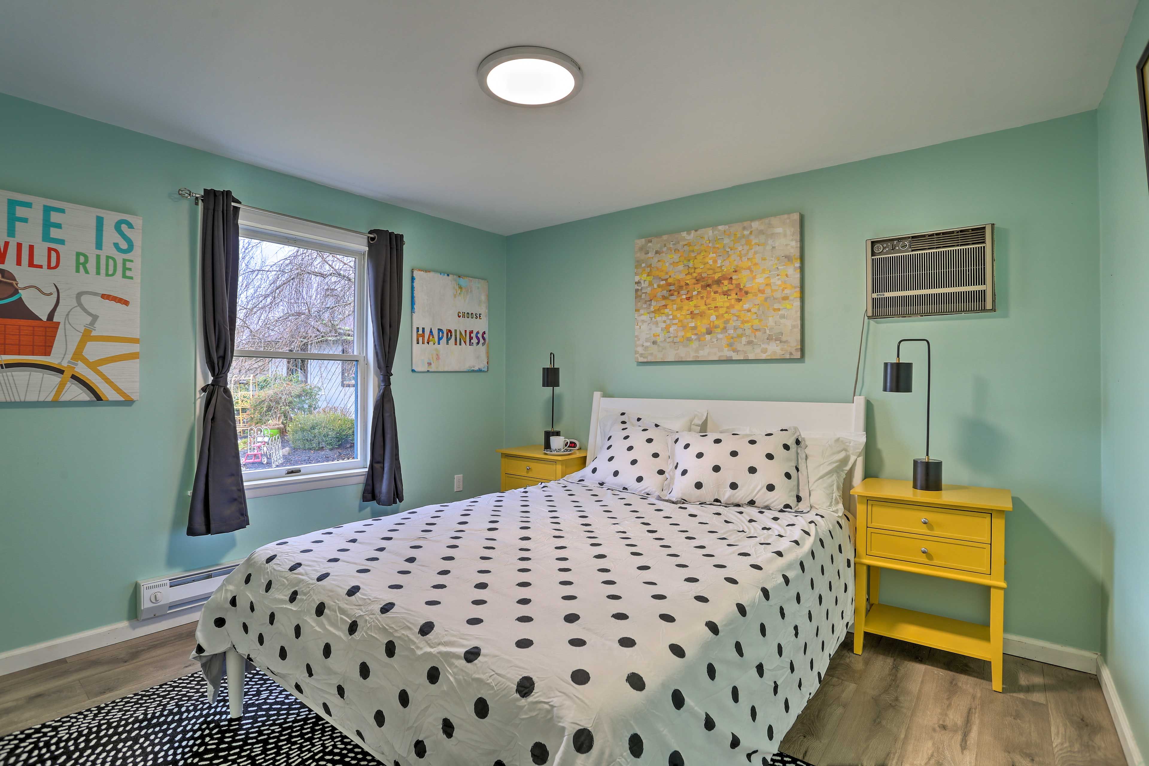 Bedroom 2 (Green Room)