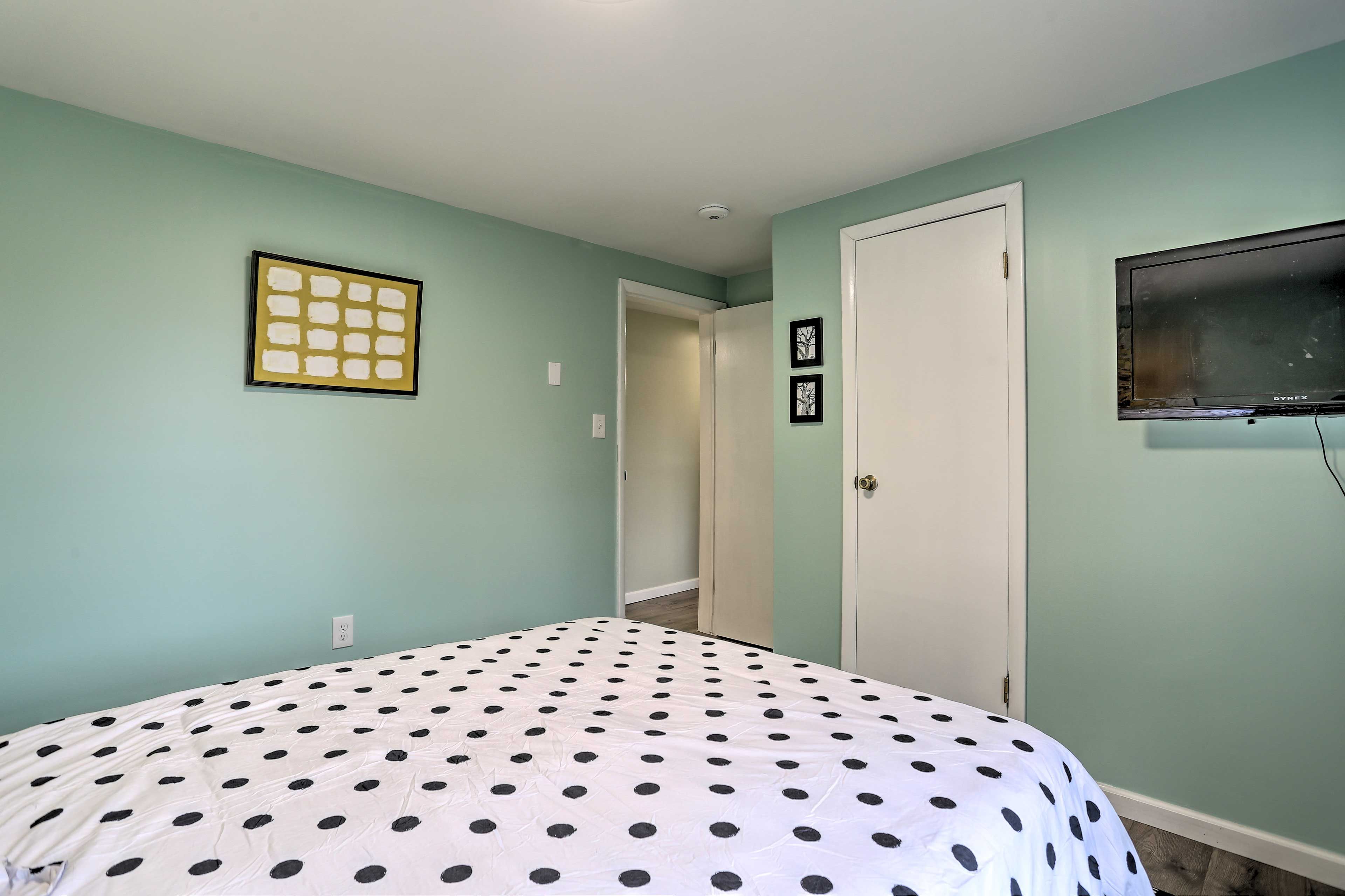 Bedroom 2 (Green Room)