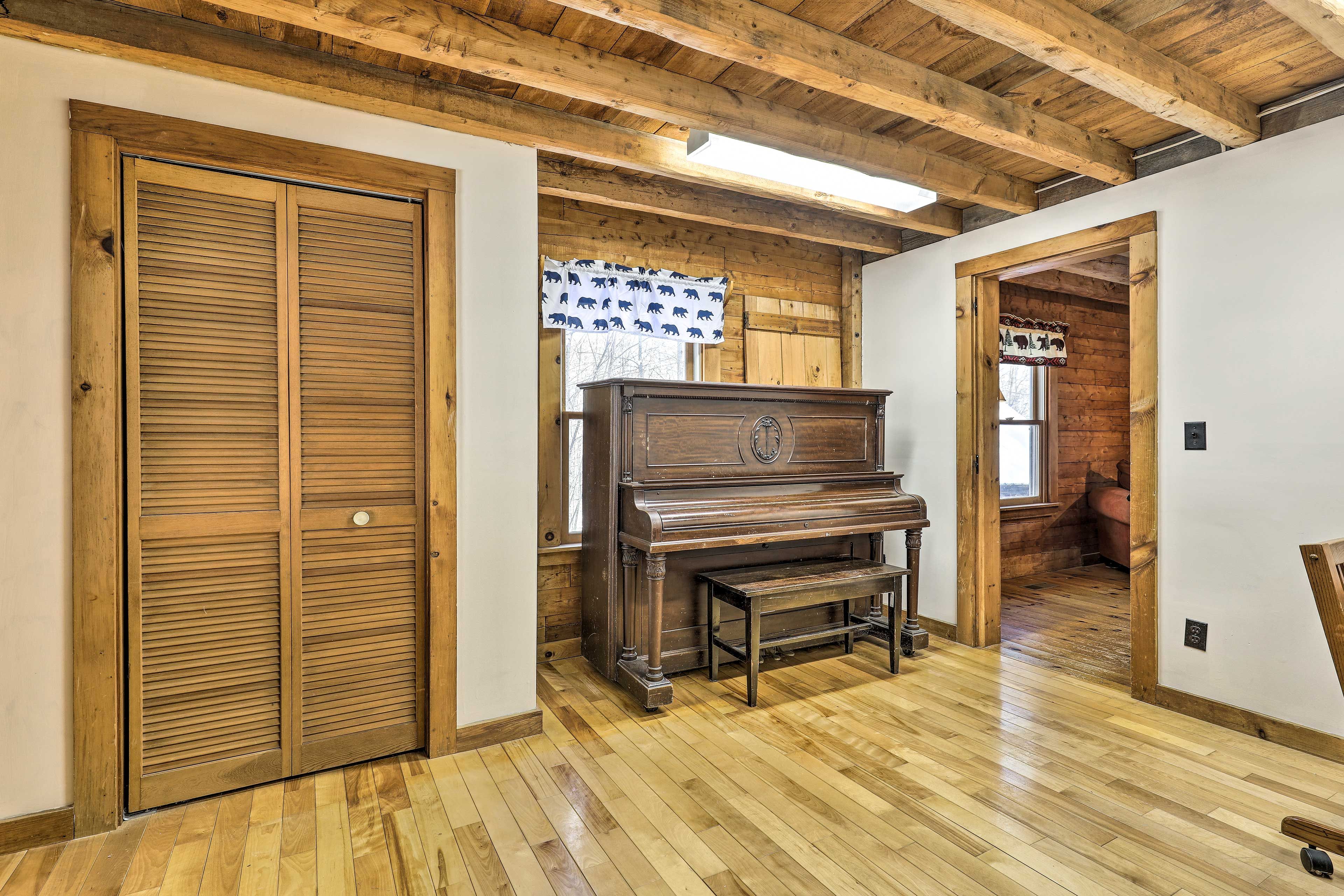 Game Room | Grand Piano