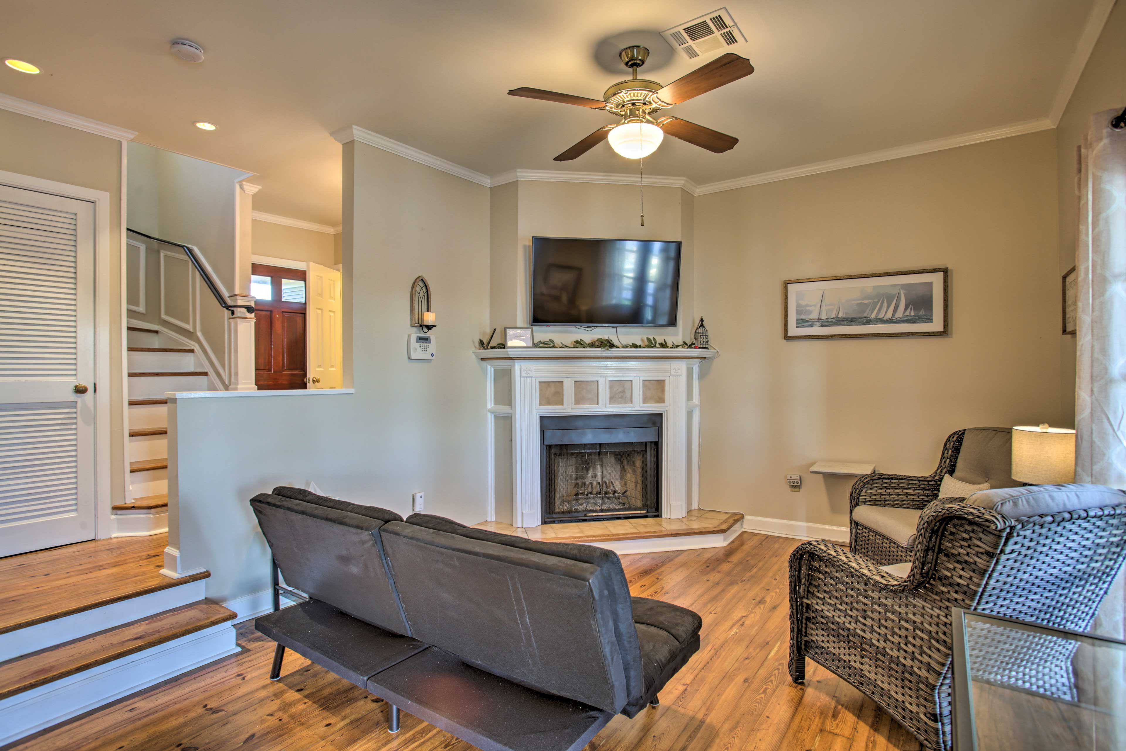 Living Room | 2 Full Futons | 1st Floor