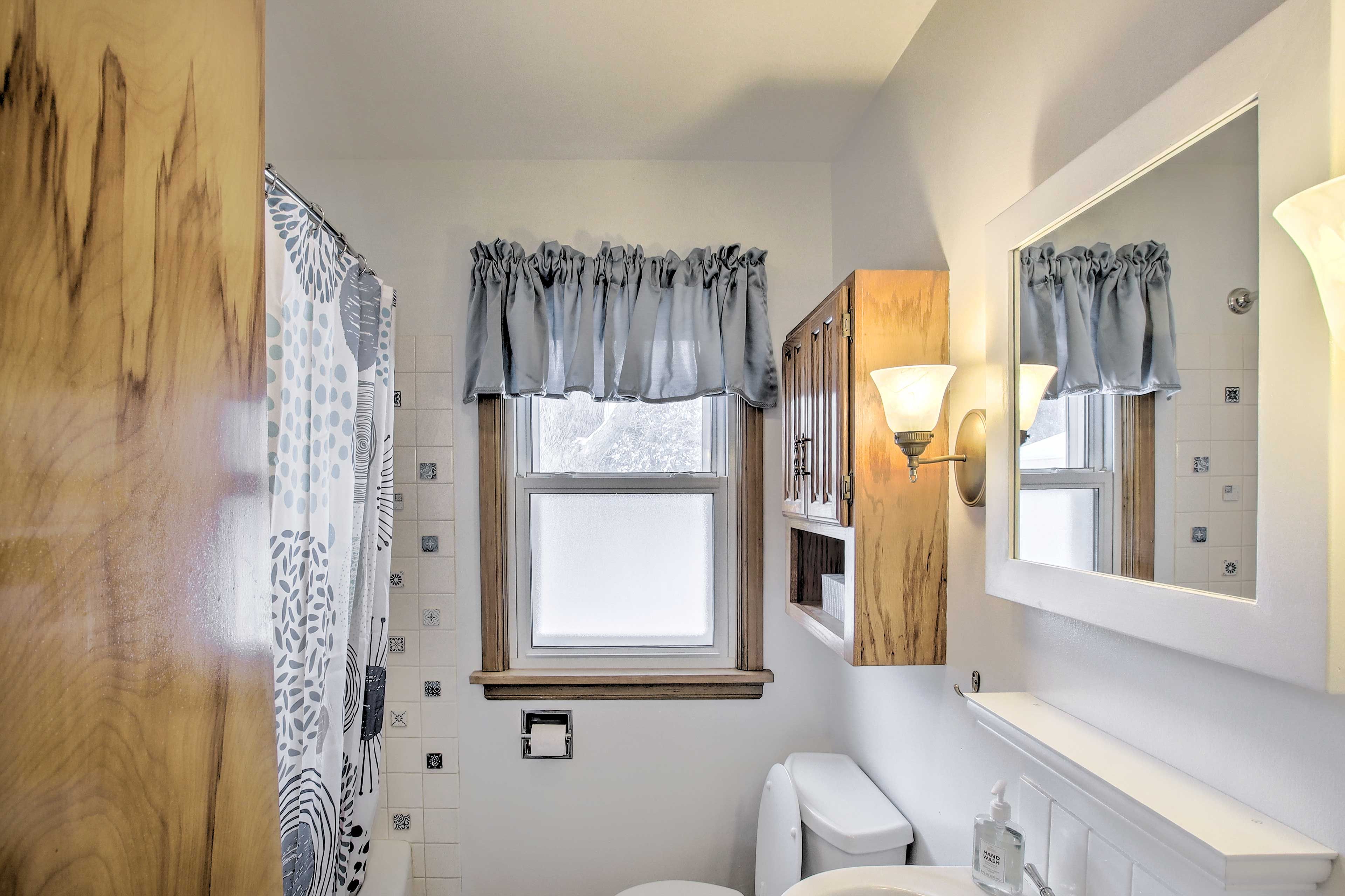 Full Bathroom