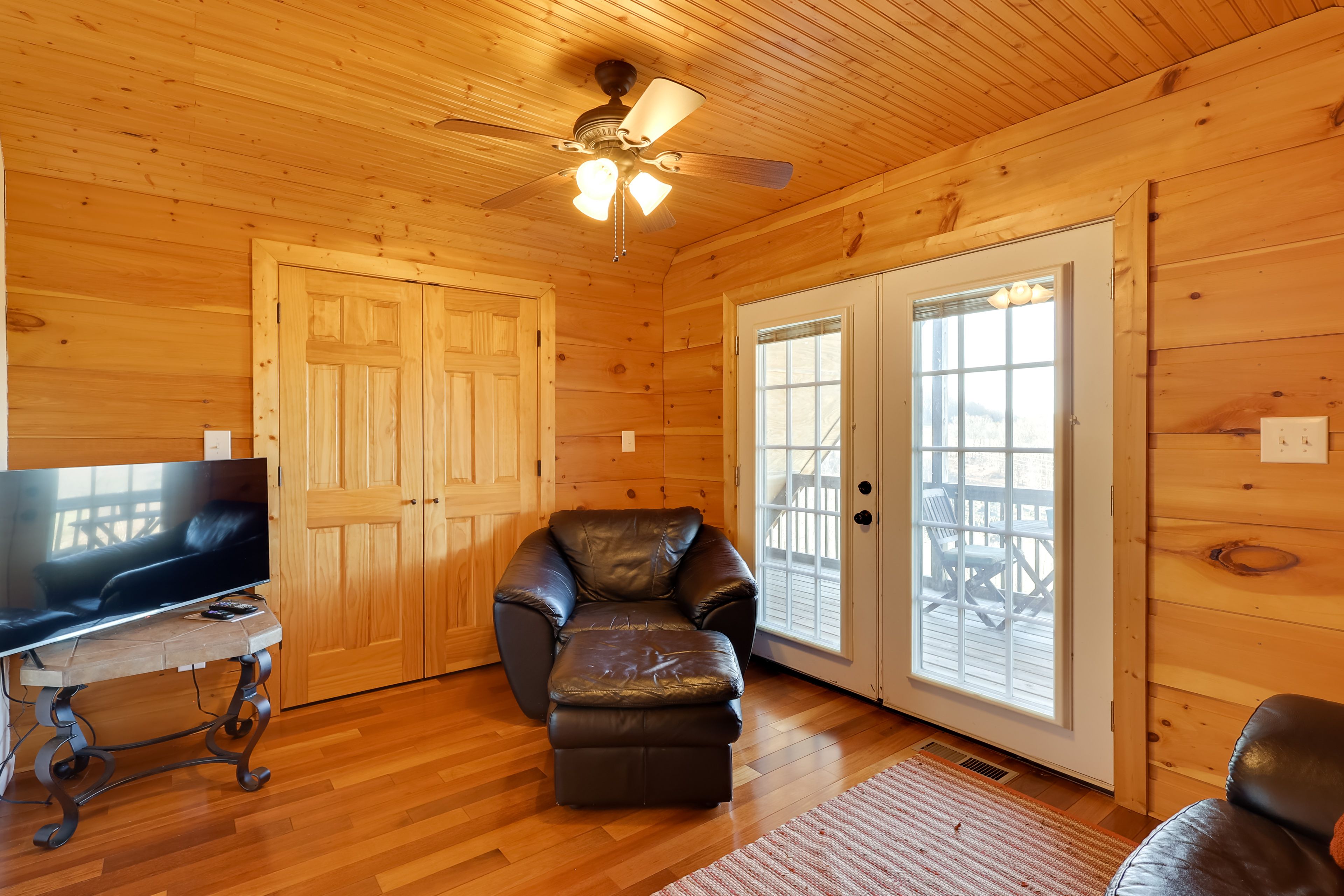 Bonus Room | Smart TV | Cable | Deck Access | Upper Level