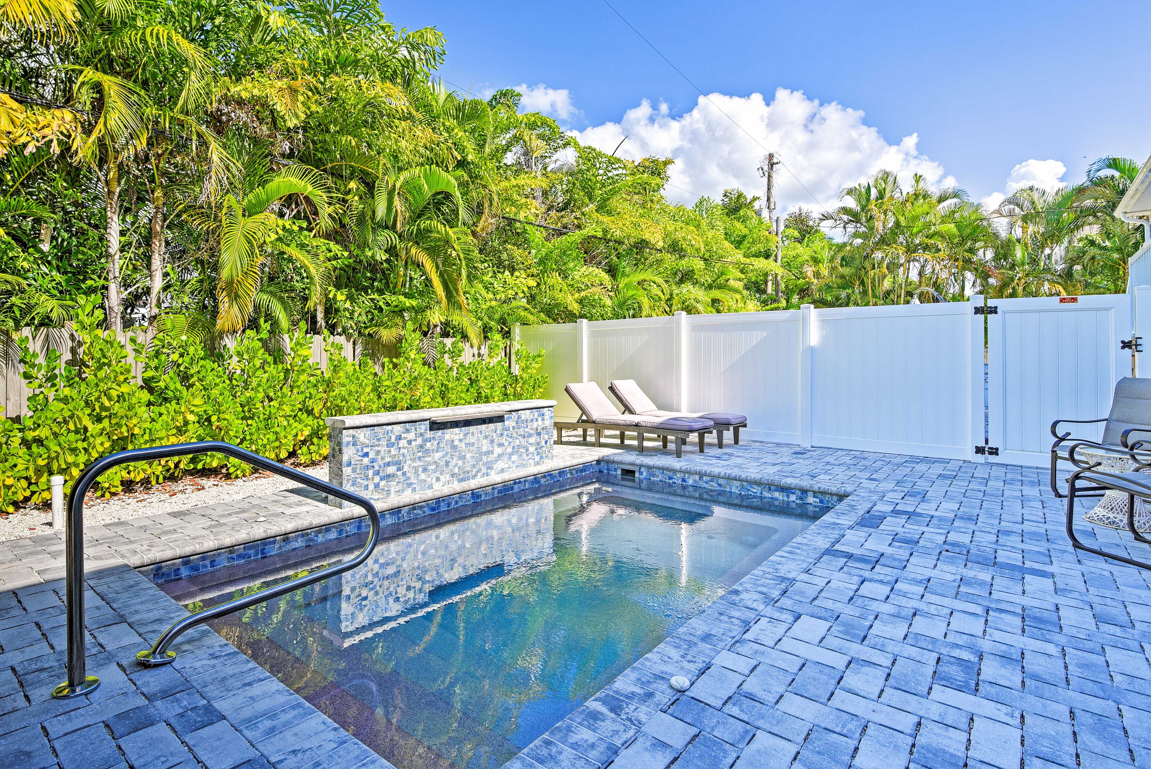 Private Pool | Depth (4' - 4')