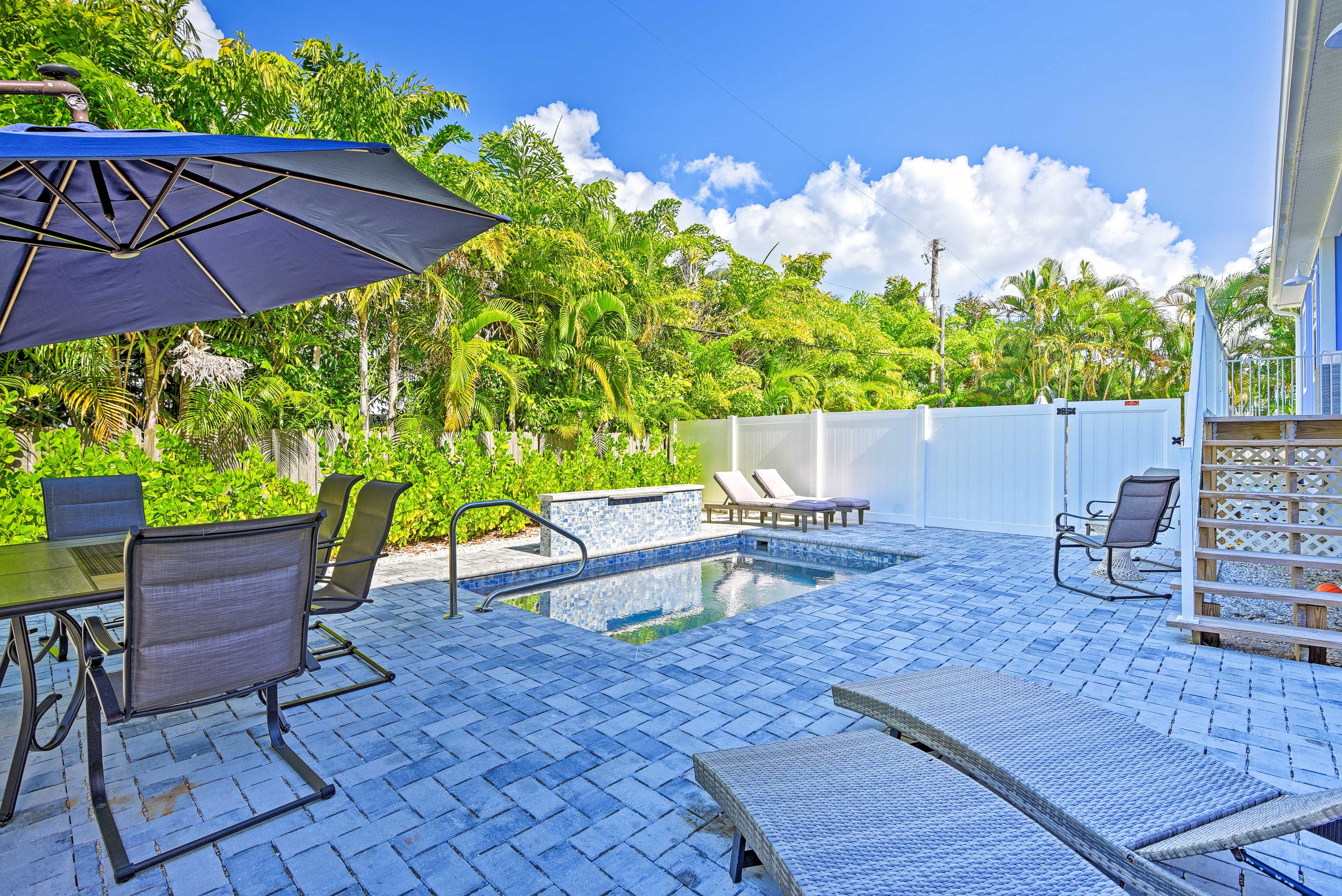 Poolside Dining | Gas Grill