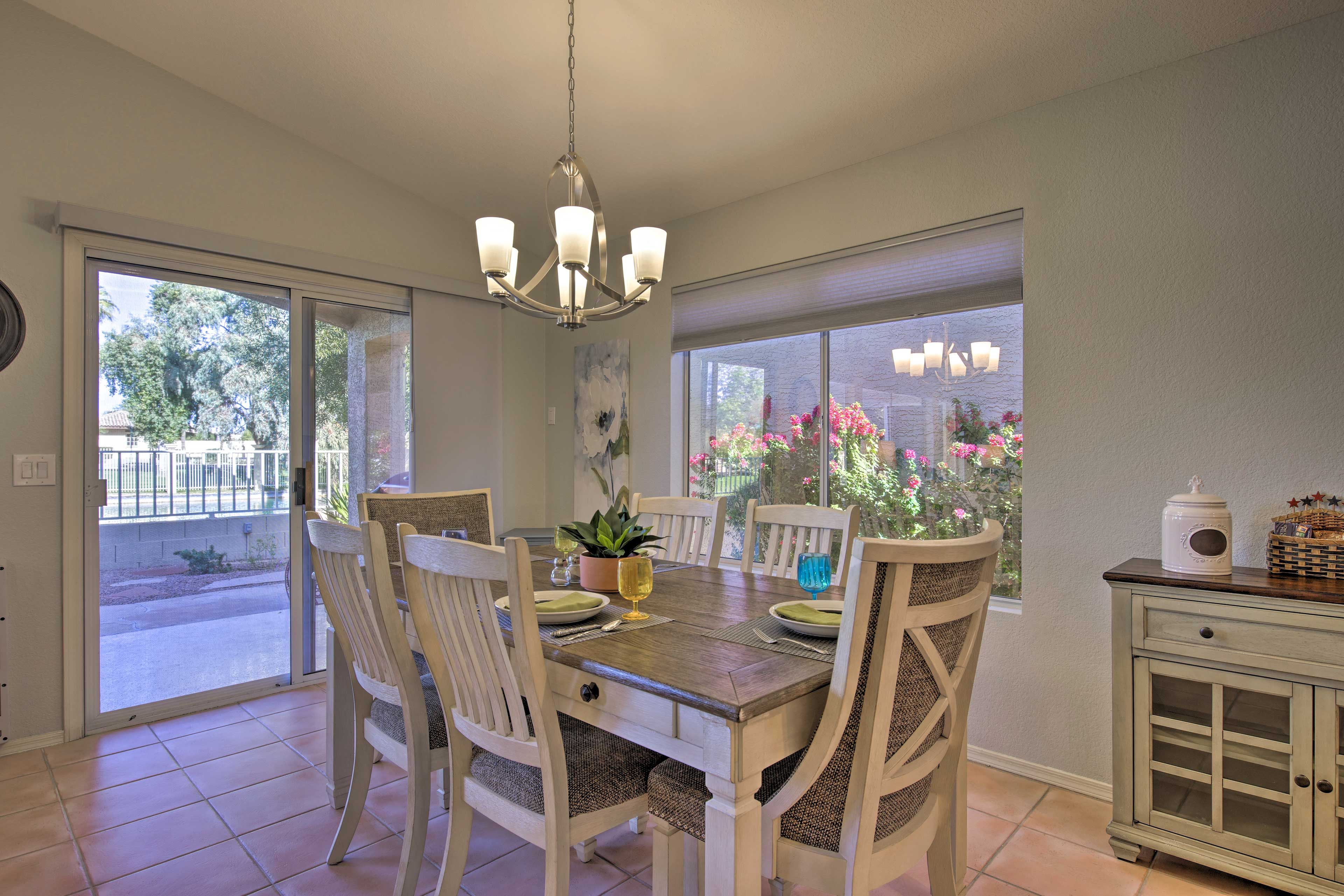Additional Dining Area | 6-Person Table