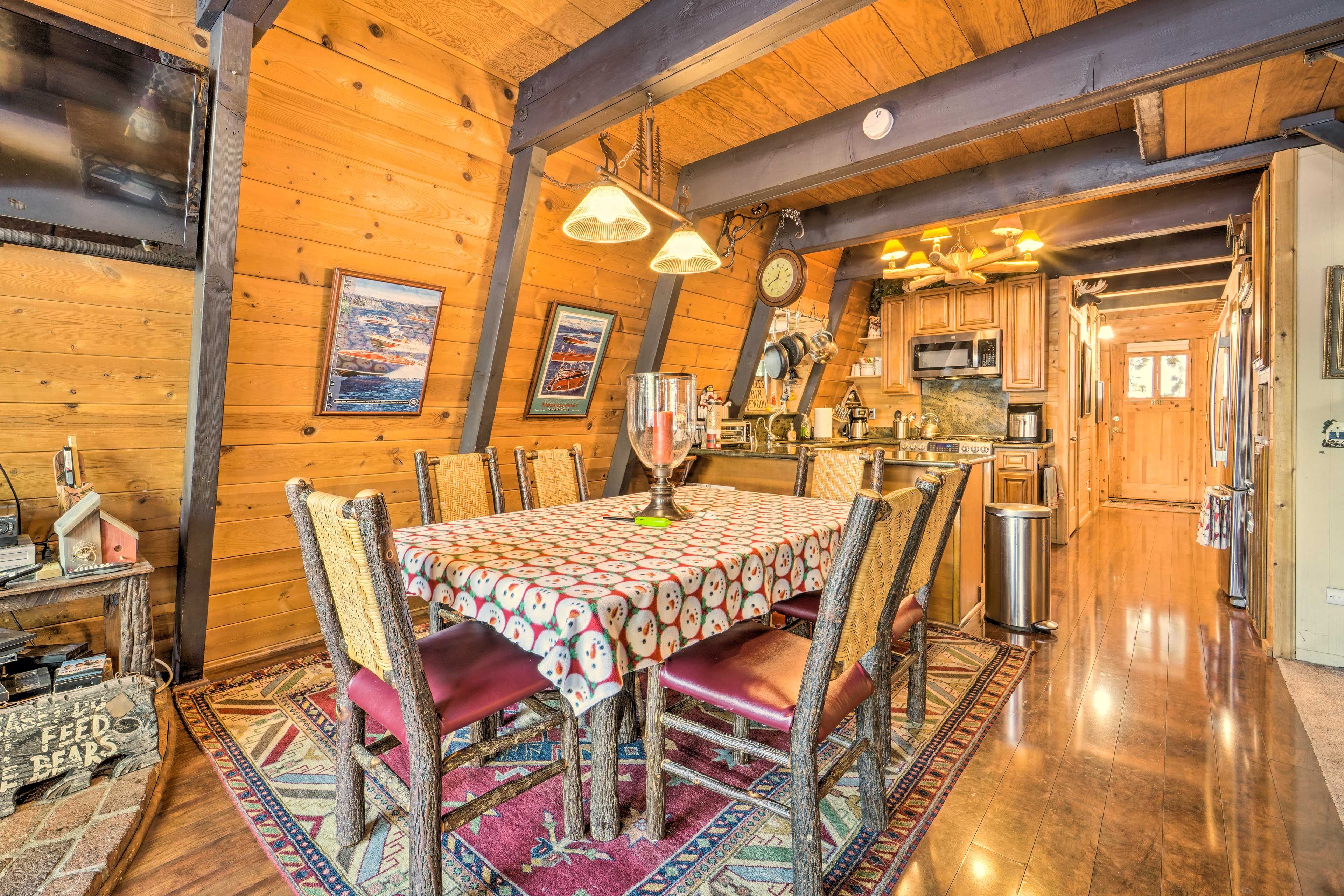 Dining Area | Dishware & Flatware Provided