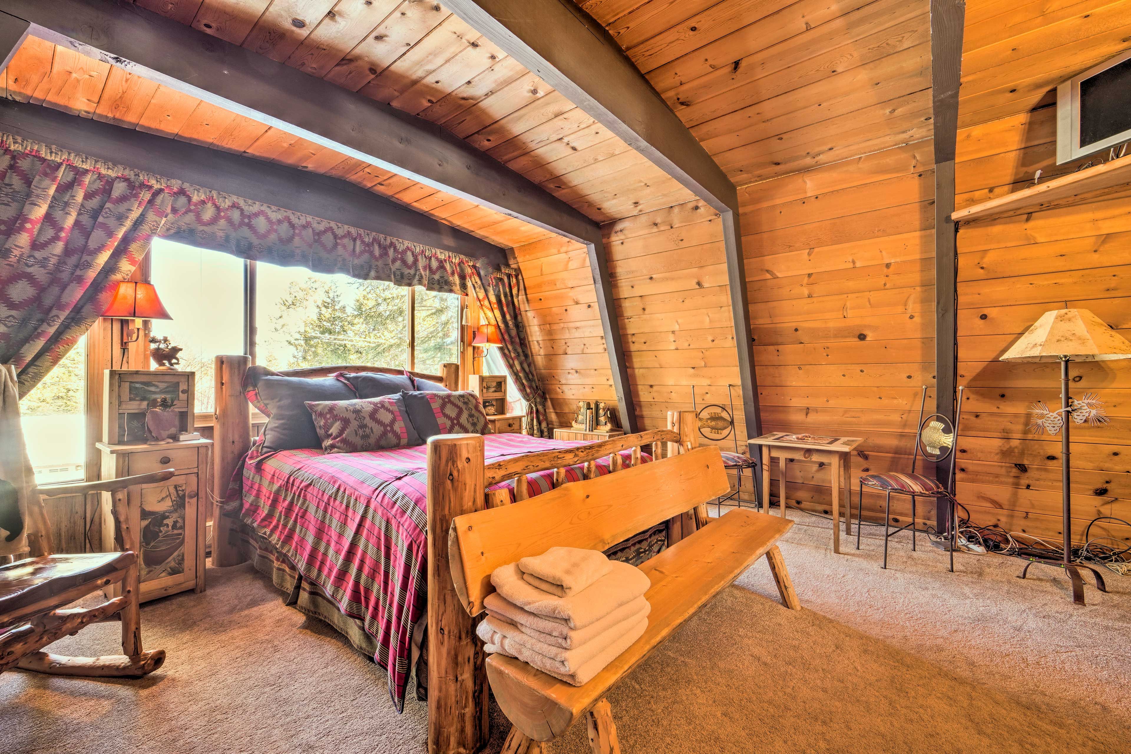 Bedroom 1 | Queen Bed | Linens Provided