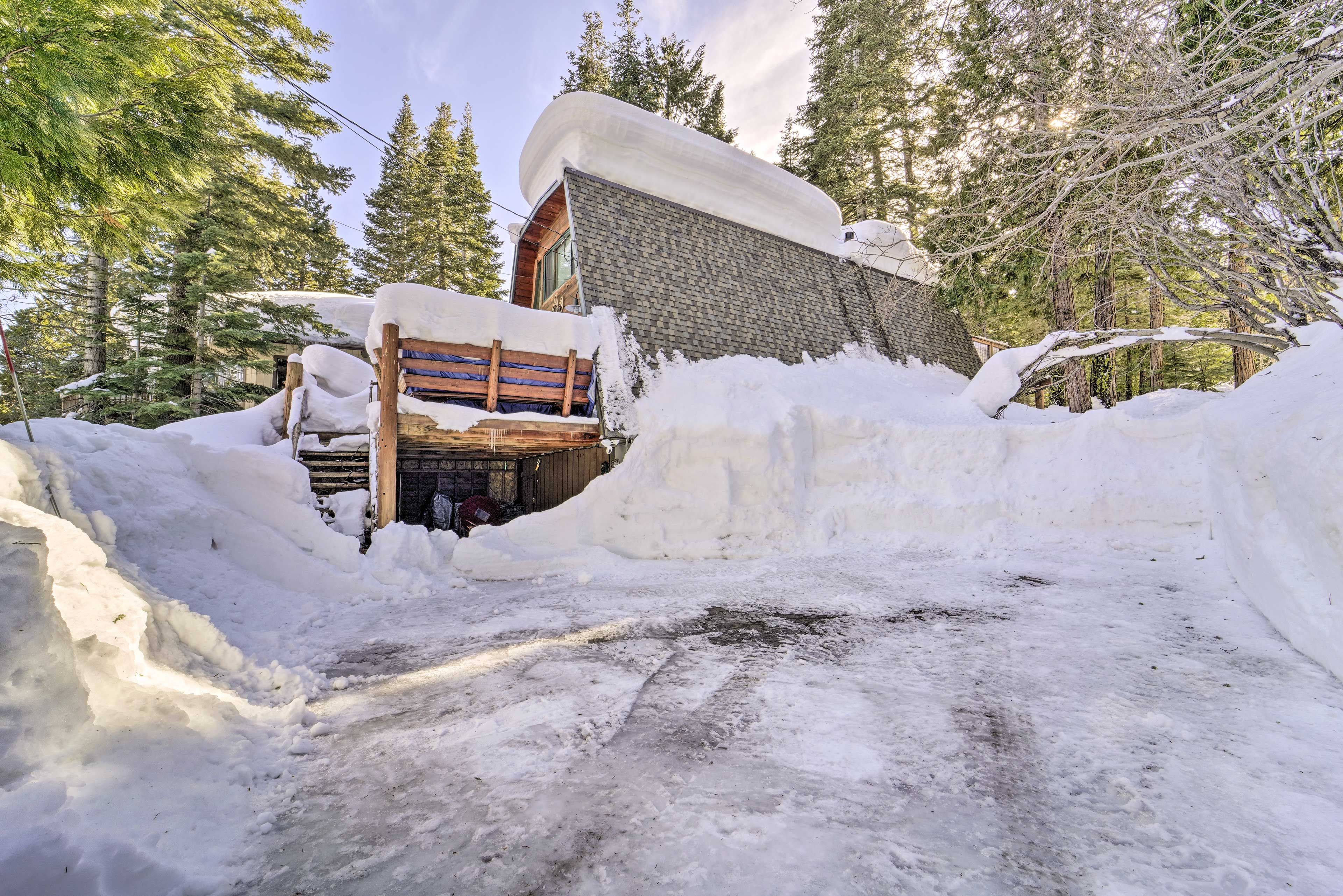 Exterior | 4WD Recommended in Winter | No Street Parking