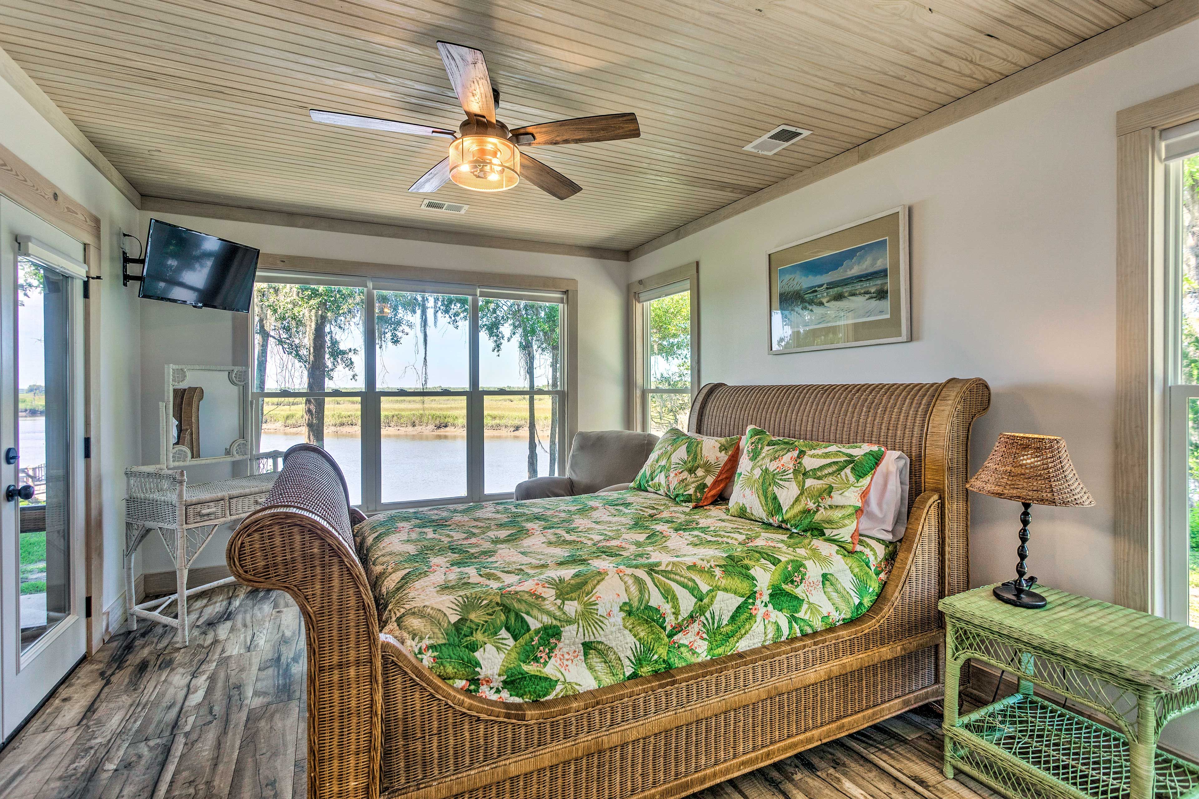 Bedroom 1 | Queen Bed | Linens Provided