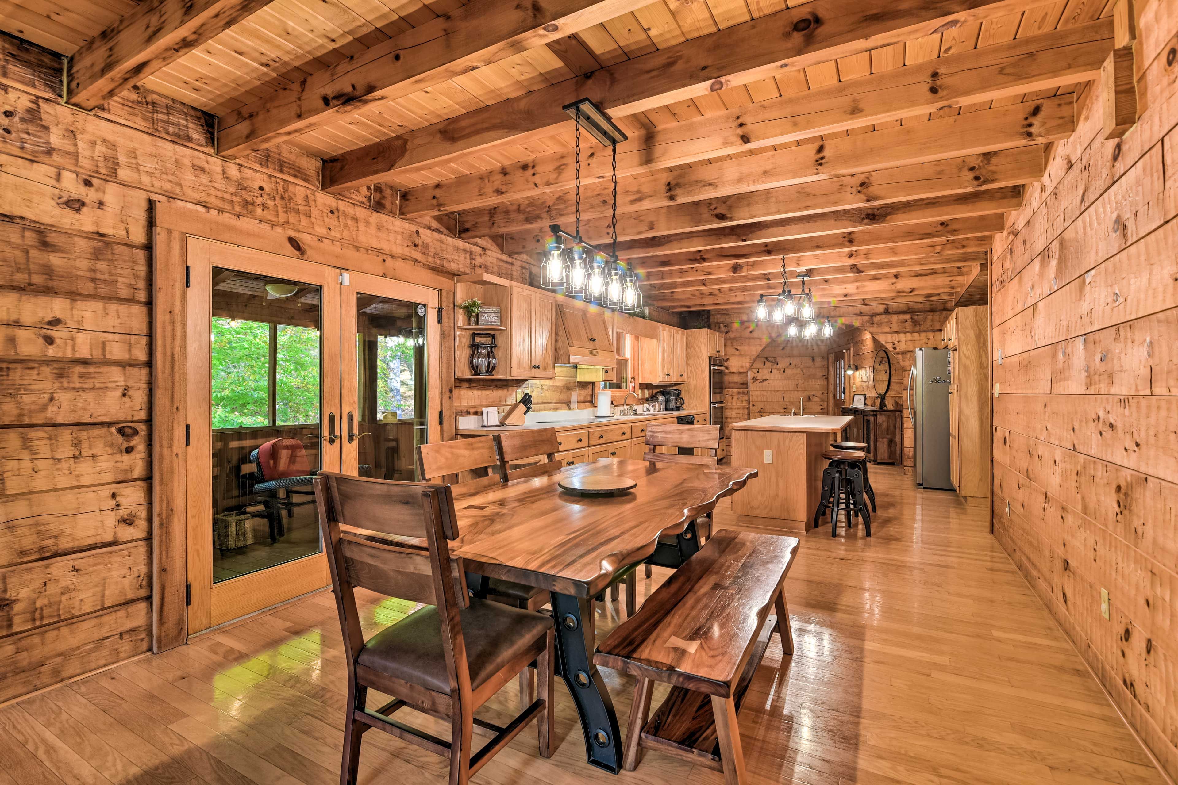 Dining Area | Dishware & Flatware Provided