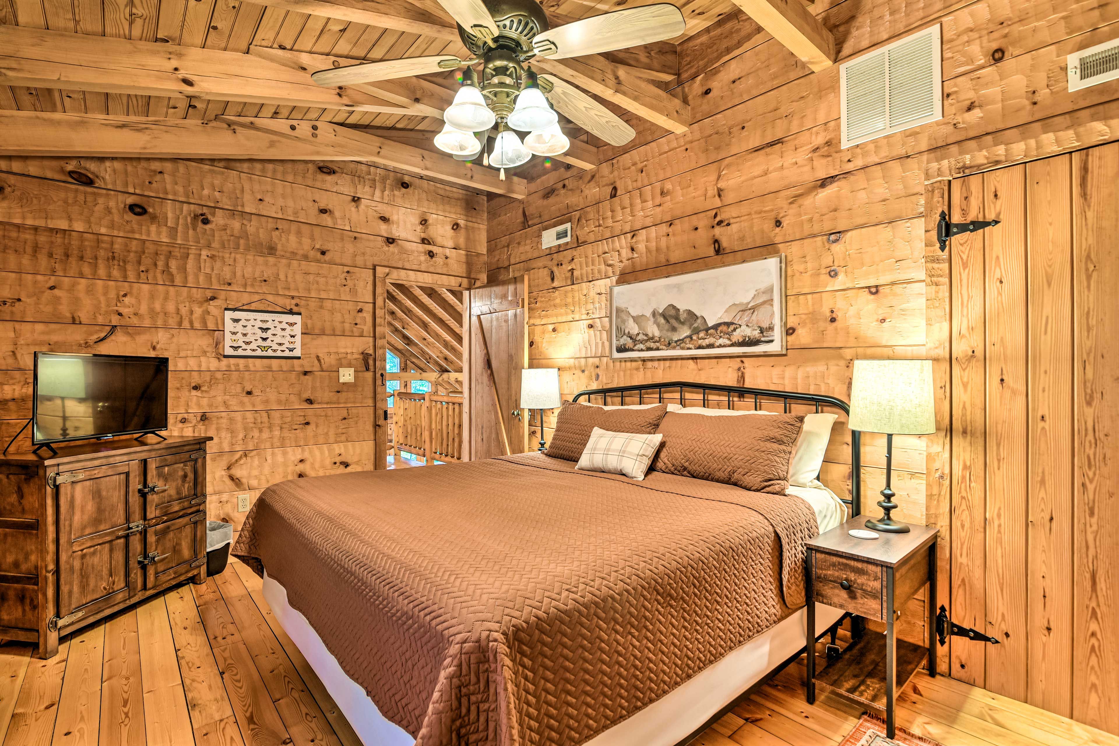 Bedroom 2 | King Bed | Smart TV