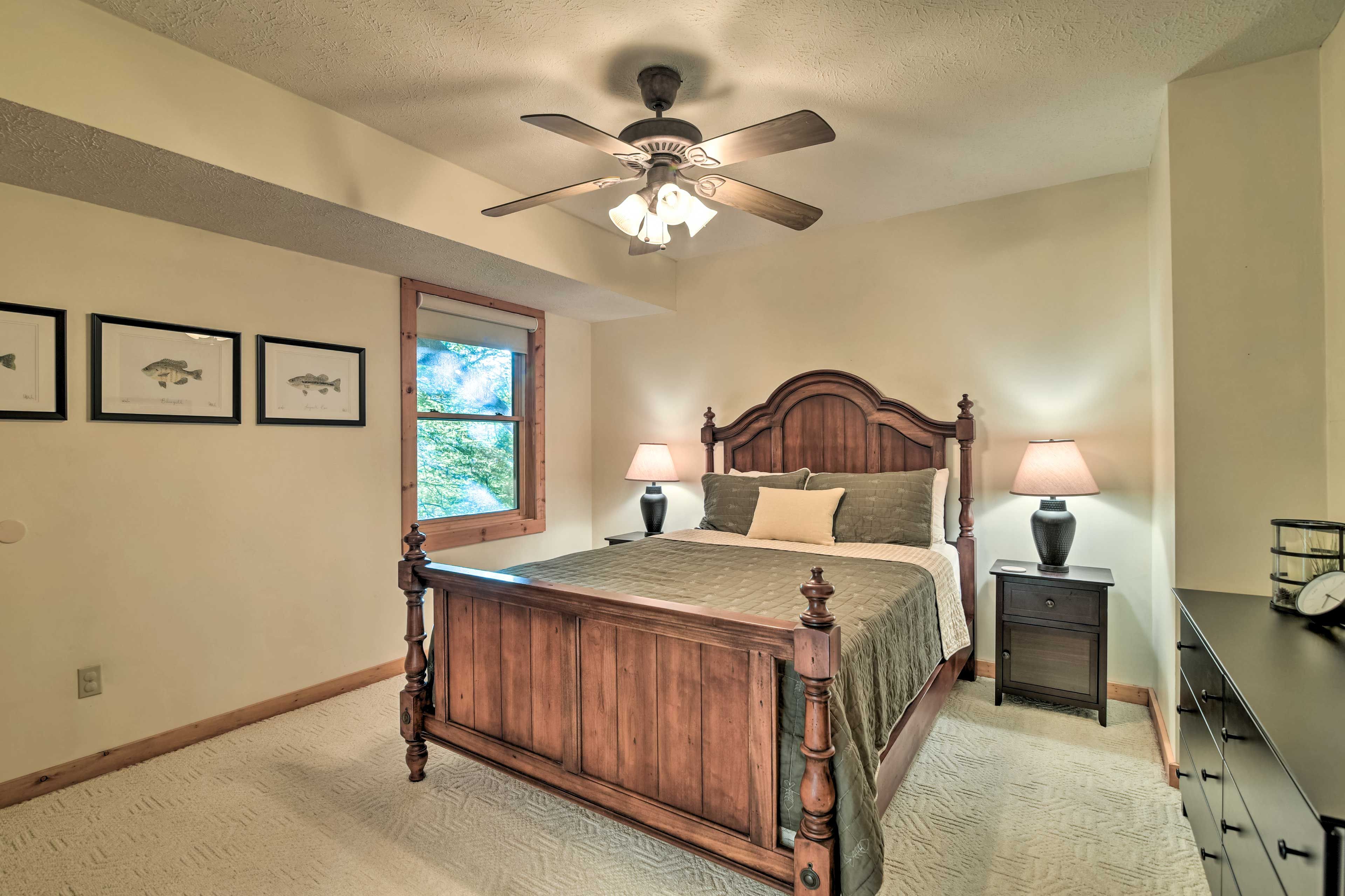 Bedroom 4 | Queen Bed | Smart TV