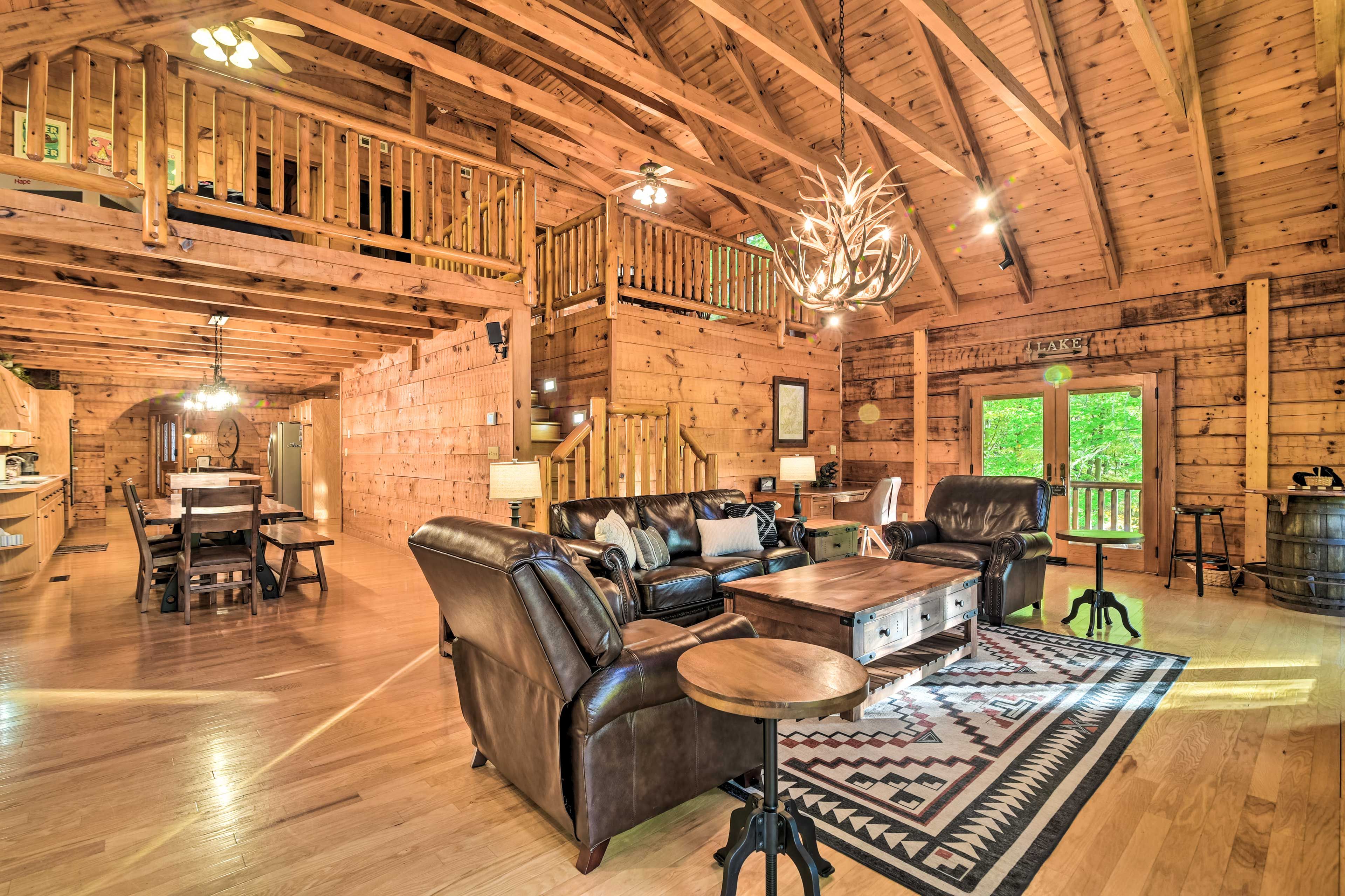 Living Room | Free WiFi | Central A/C & Heat