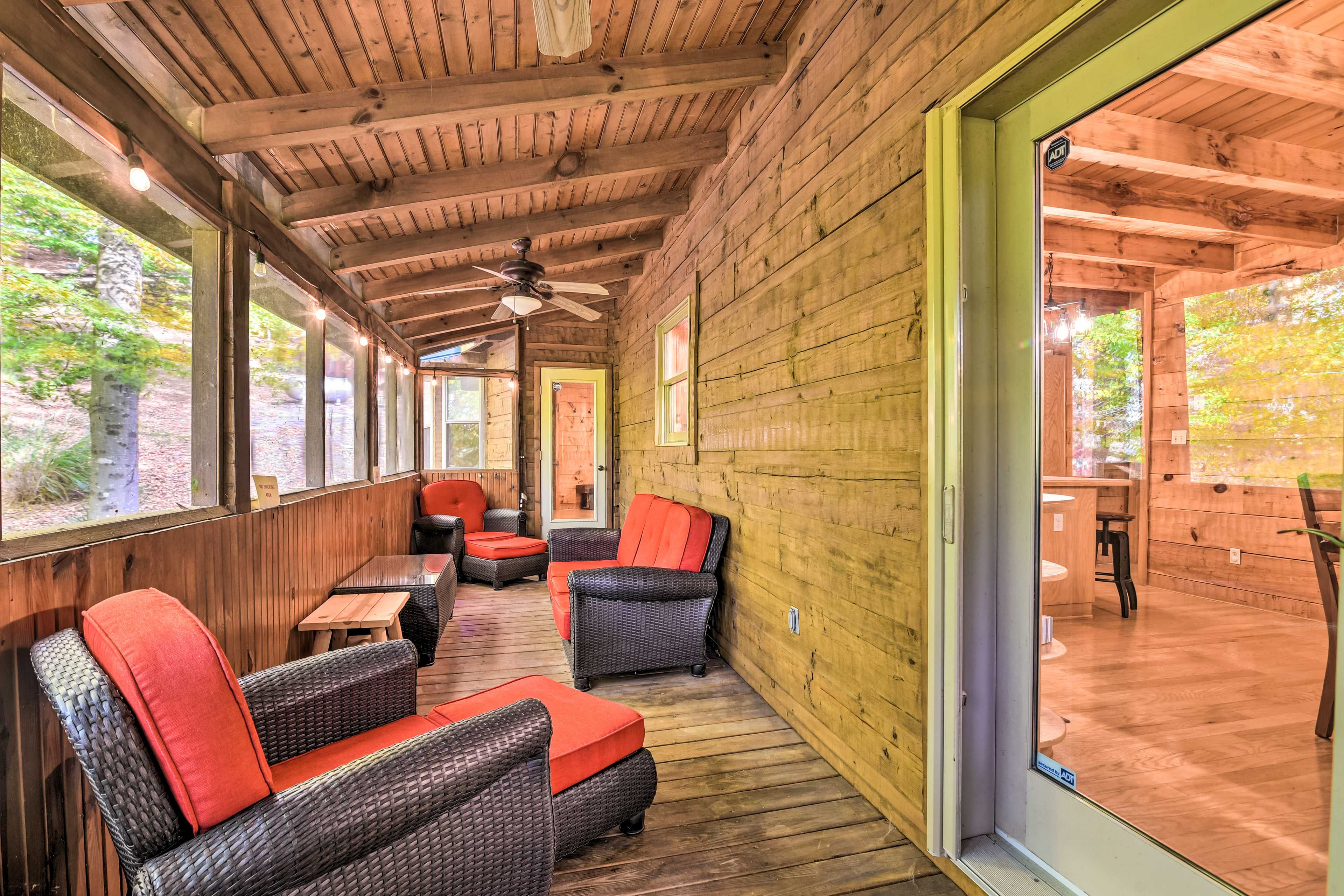 Screened-In Porch | Seating