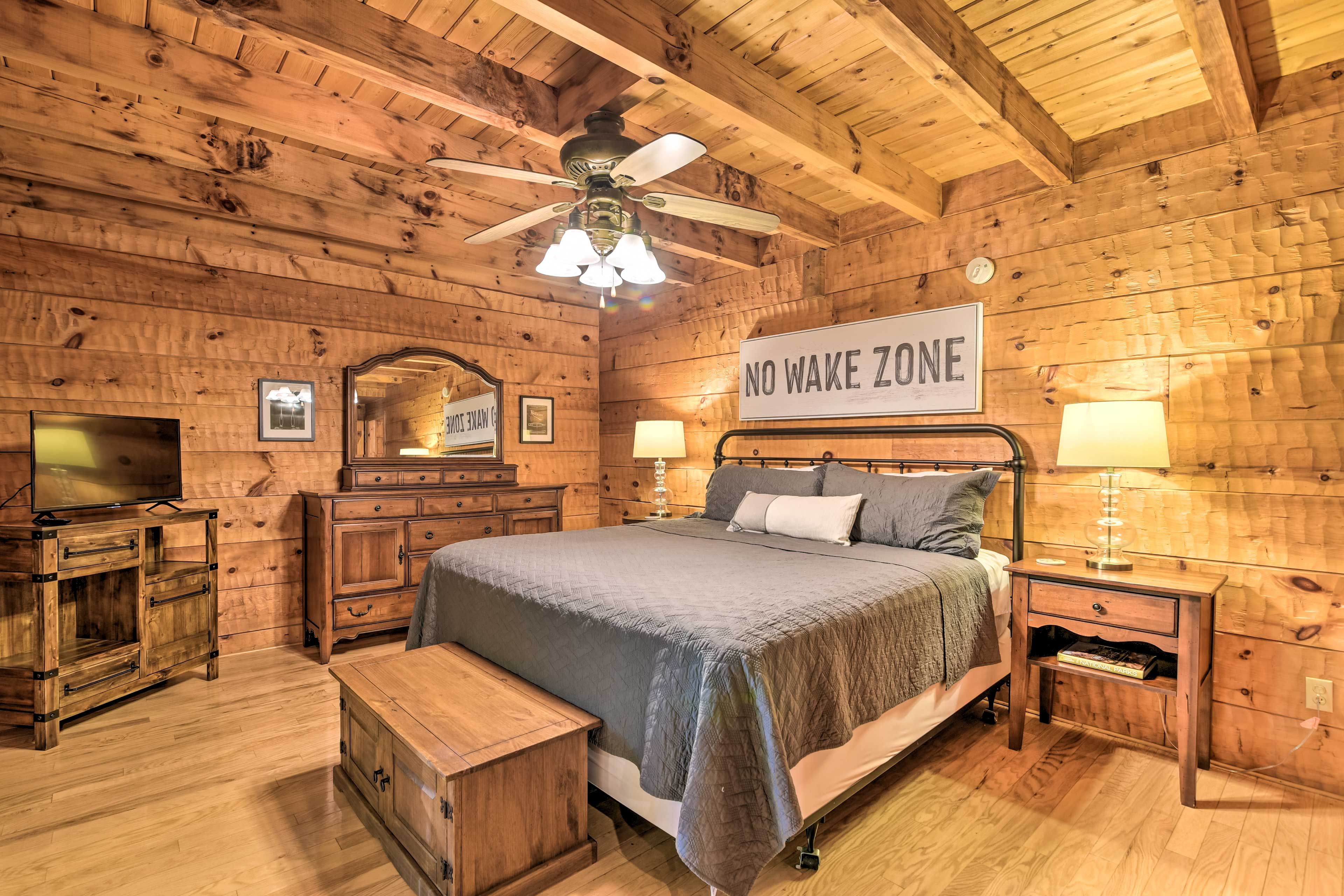 Bedroom 1 | King Bed | Smart TV | Deck Access | En-Suite Bathroom