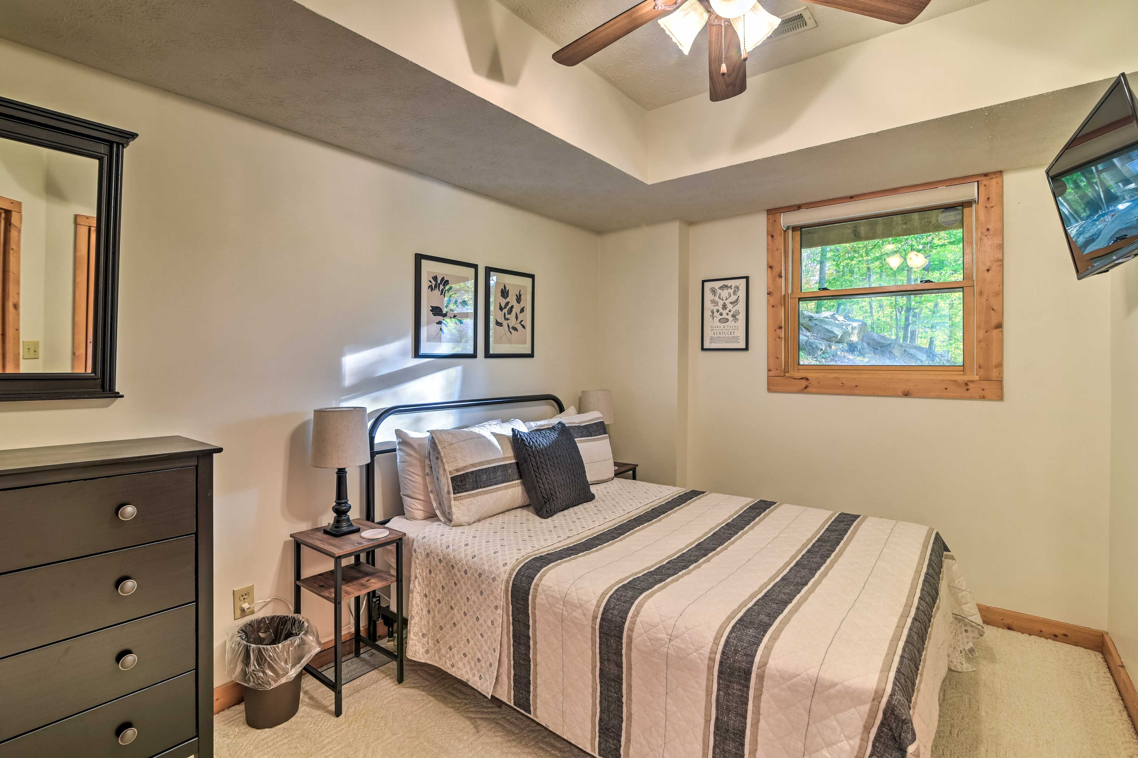 Bedroom 5 | Full Bed | Smart TV