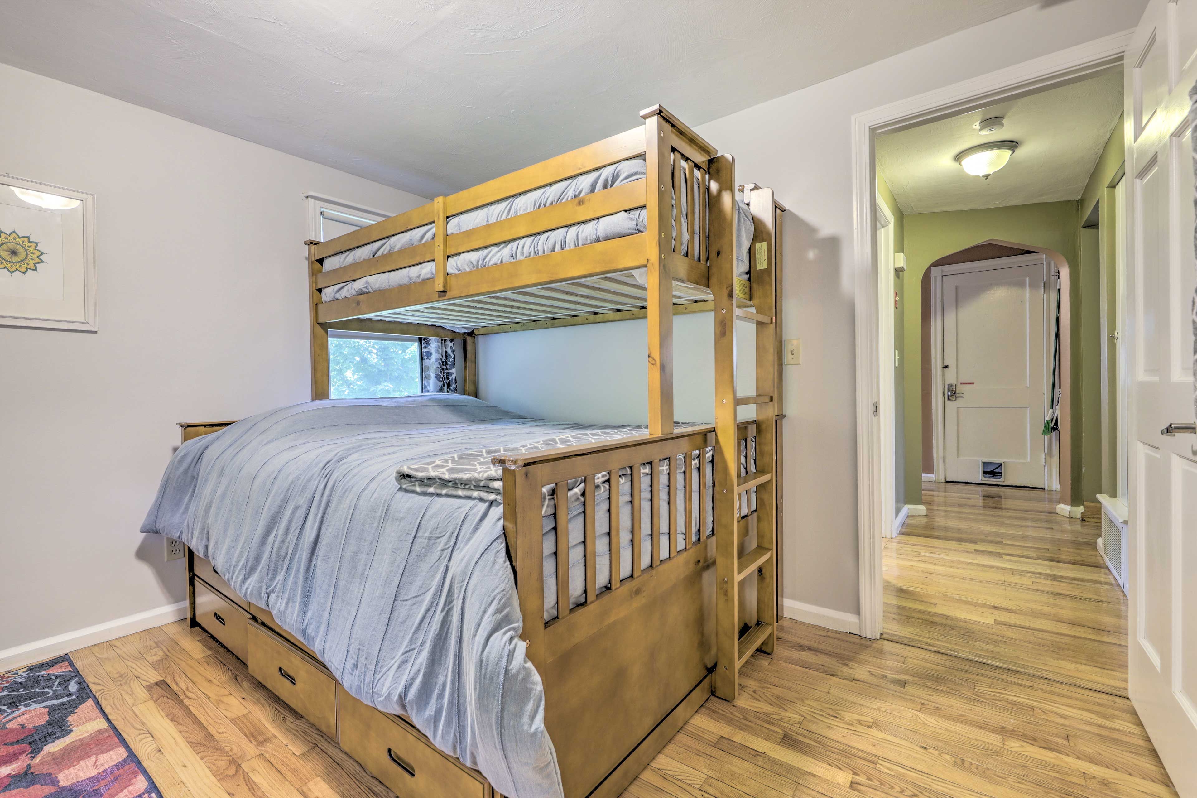 Bedroom 2 | Main Level | Twin/Queen Bunk Bed | Twin Trundle Bed