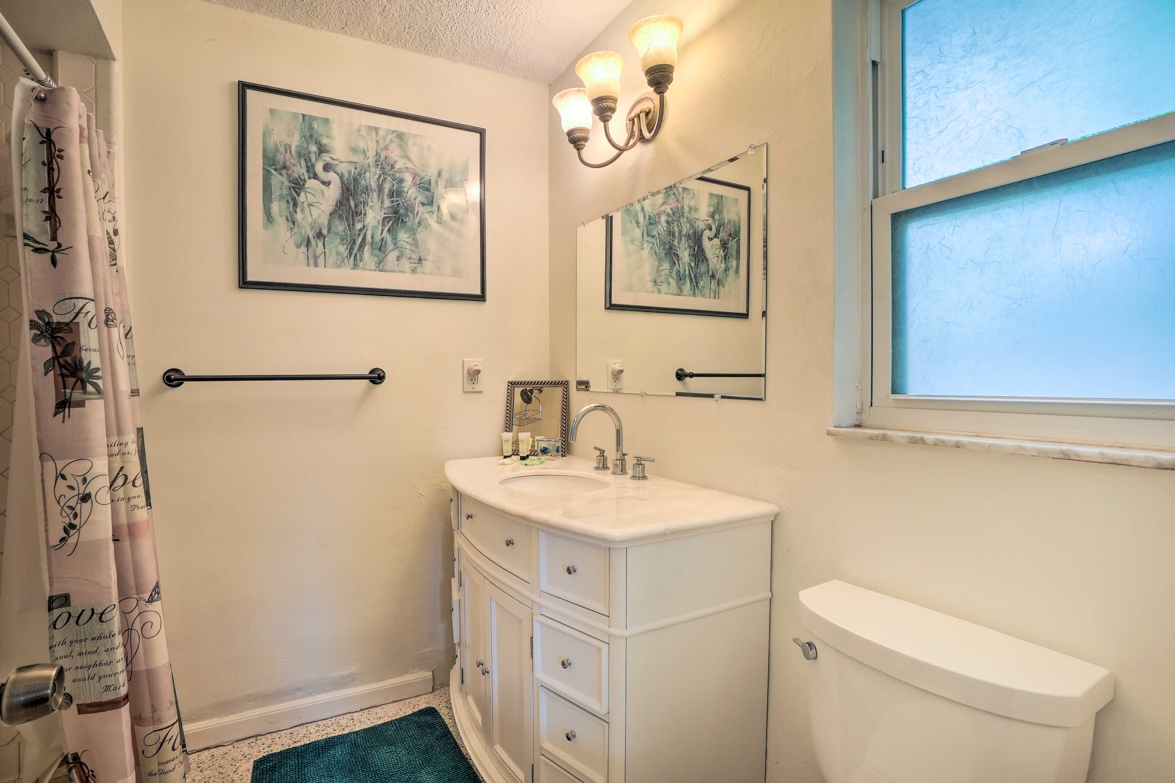 En-Suite Bathroom | Walk-In Shower | Complimentary Toiletries | Hair Dryer