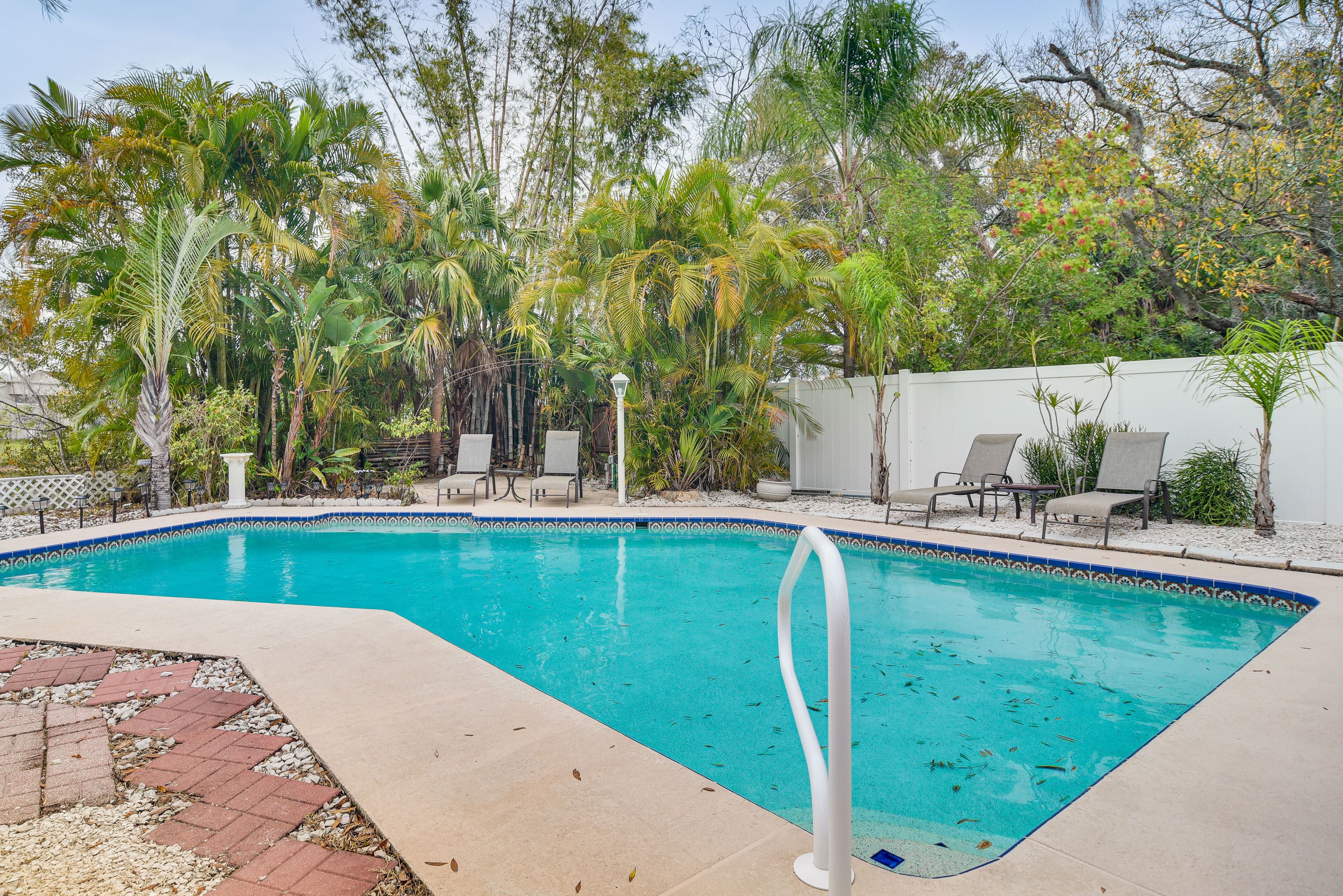 Screened-In Porch | Pool Toys/Games/Floaties | Beach Towels