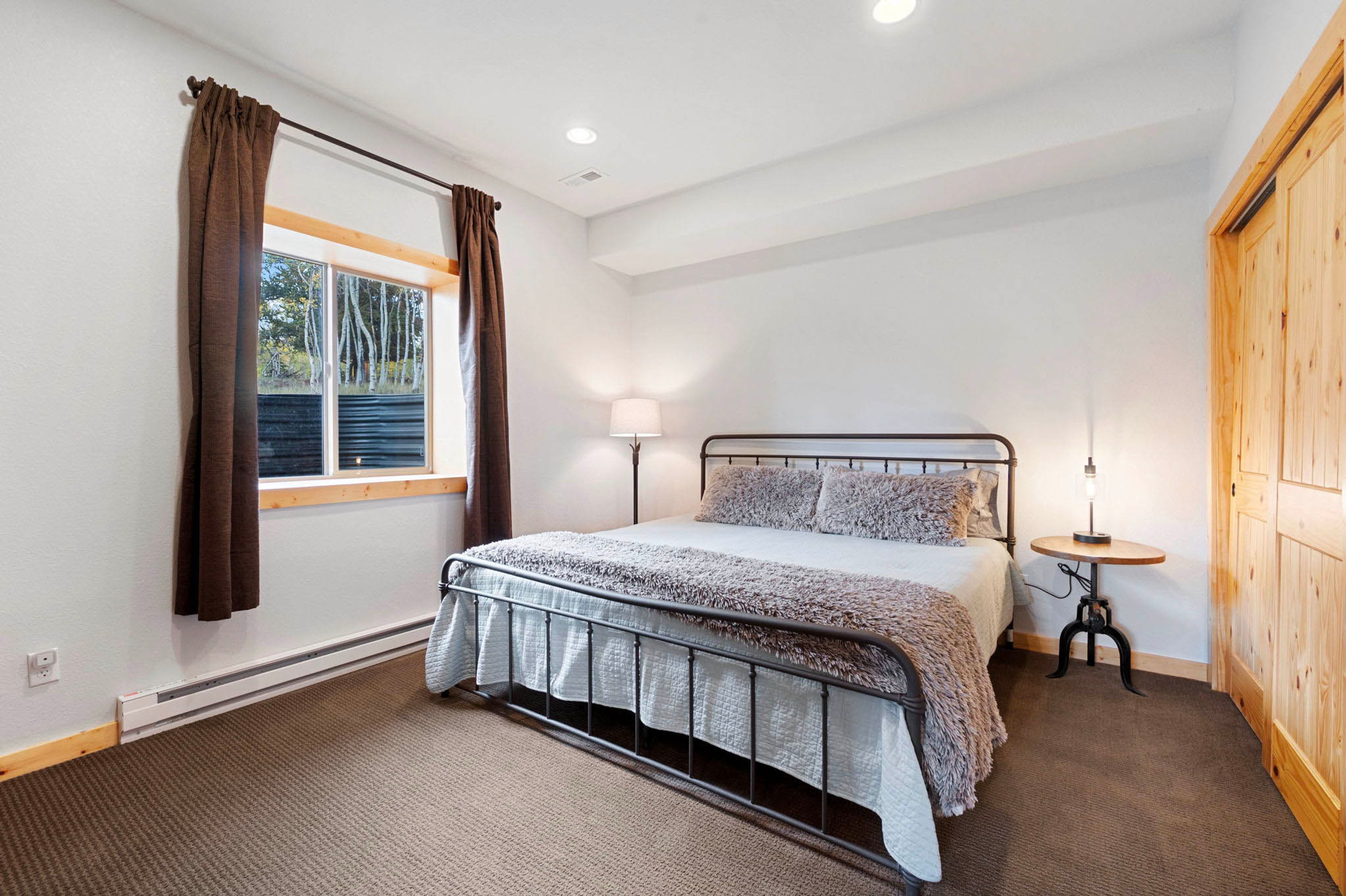 Bedroom | King Bed | Lower Level