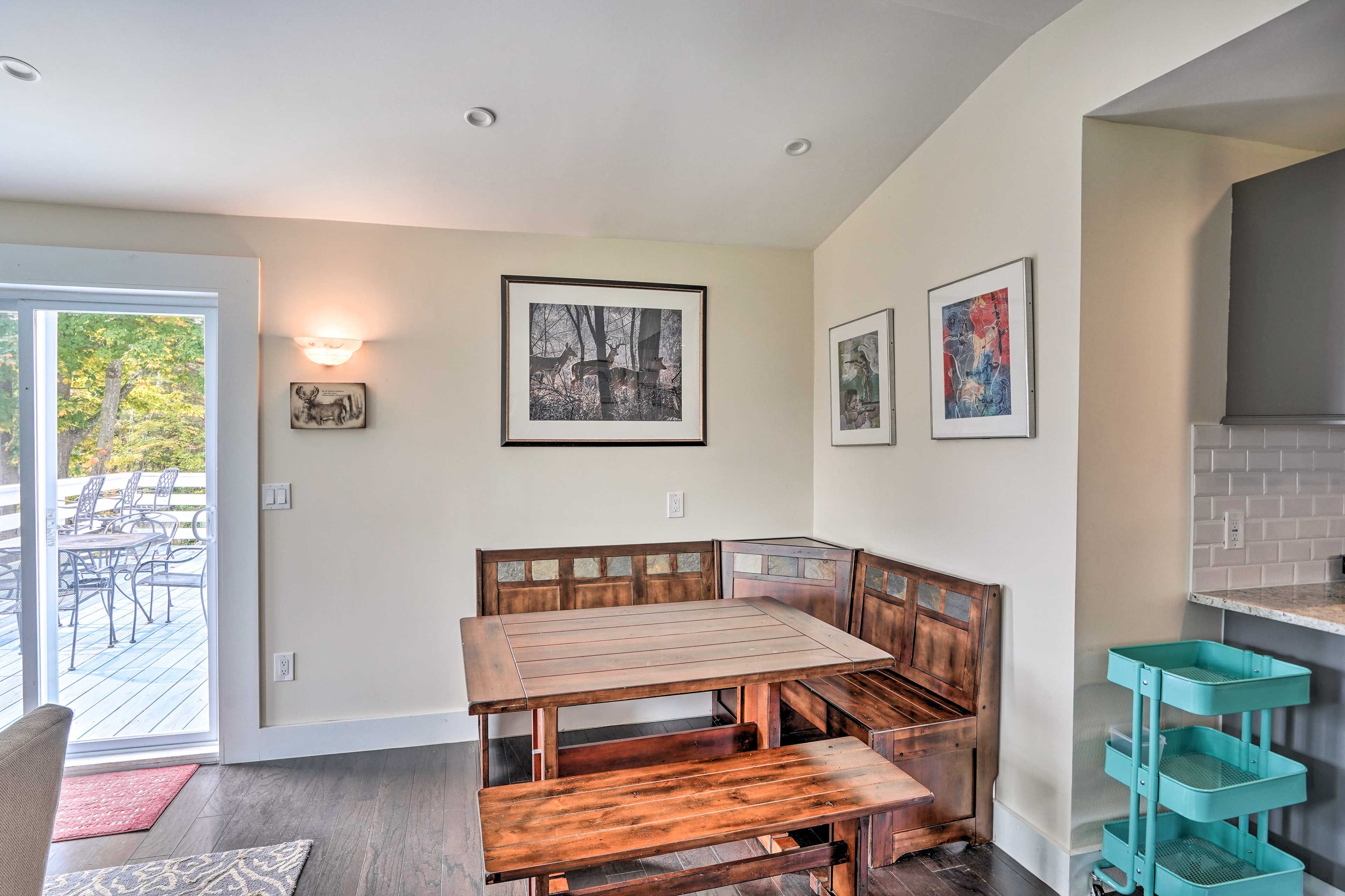 Dining Area | Dishware Provided | Main Level