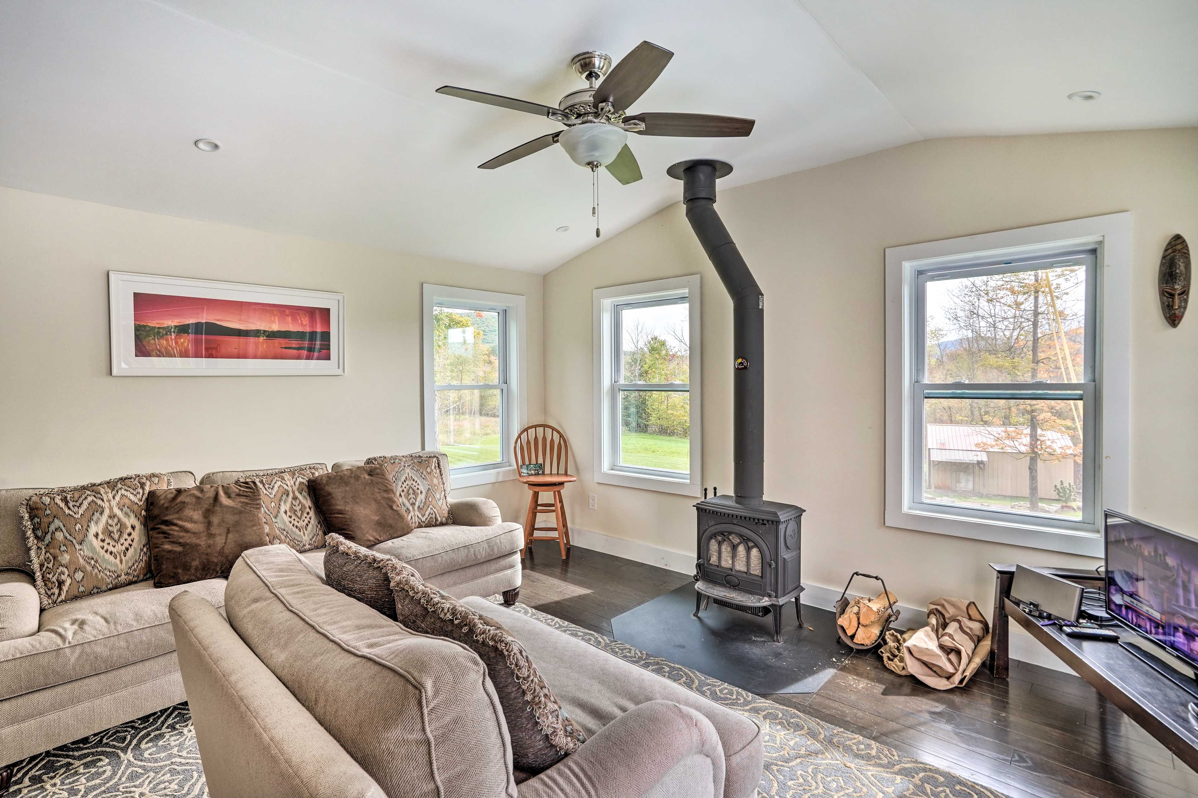 Alternate Living Area | Full Sleeper Sofa | Cable TV | Main Level
