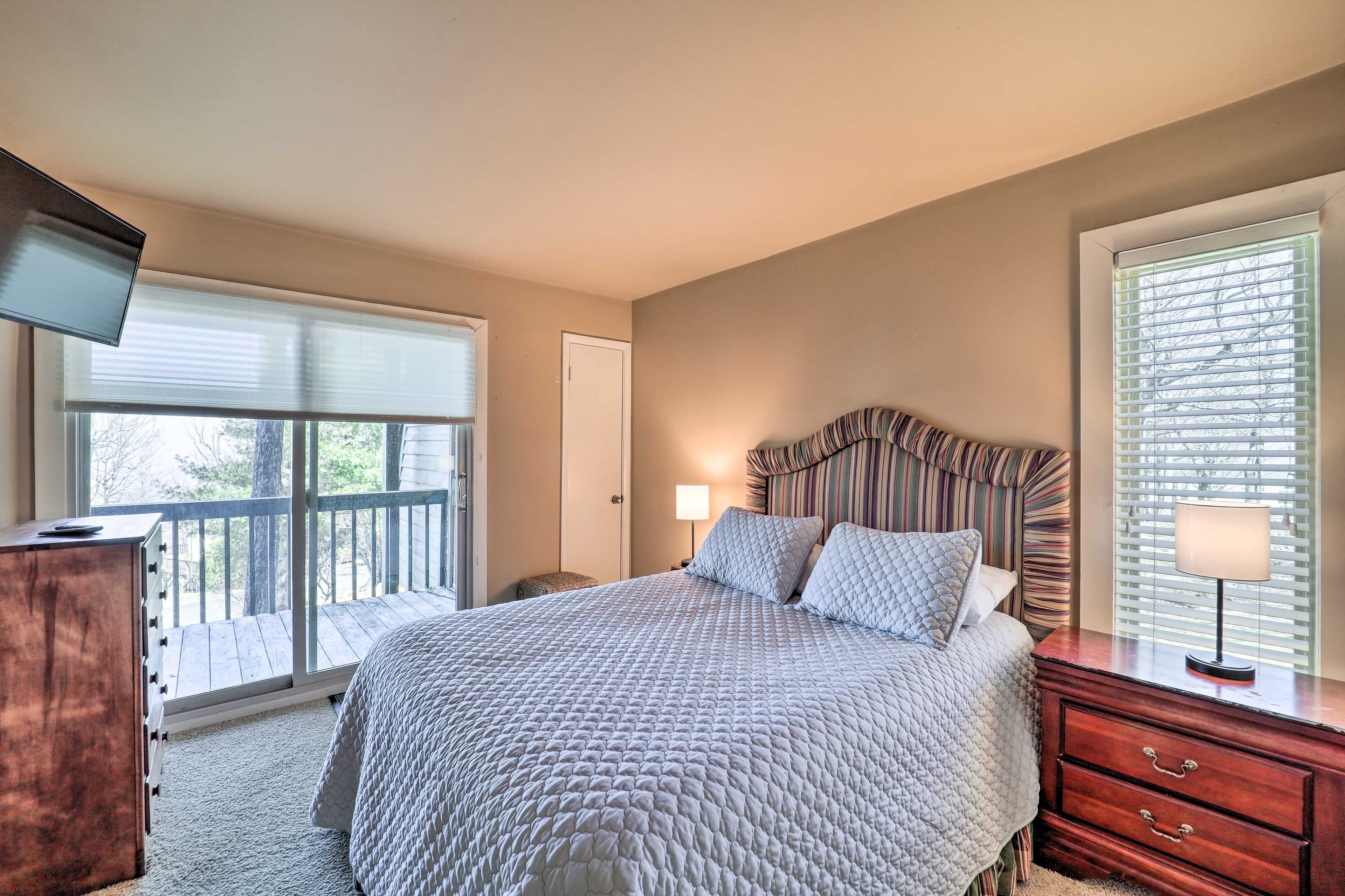 Bedroom 2 | Queen Bed