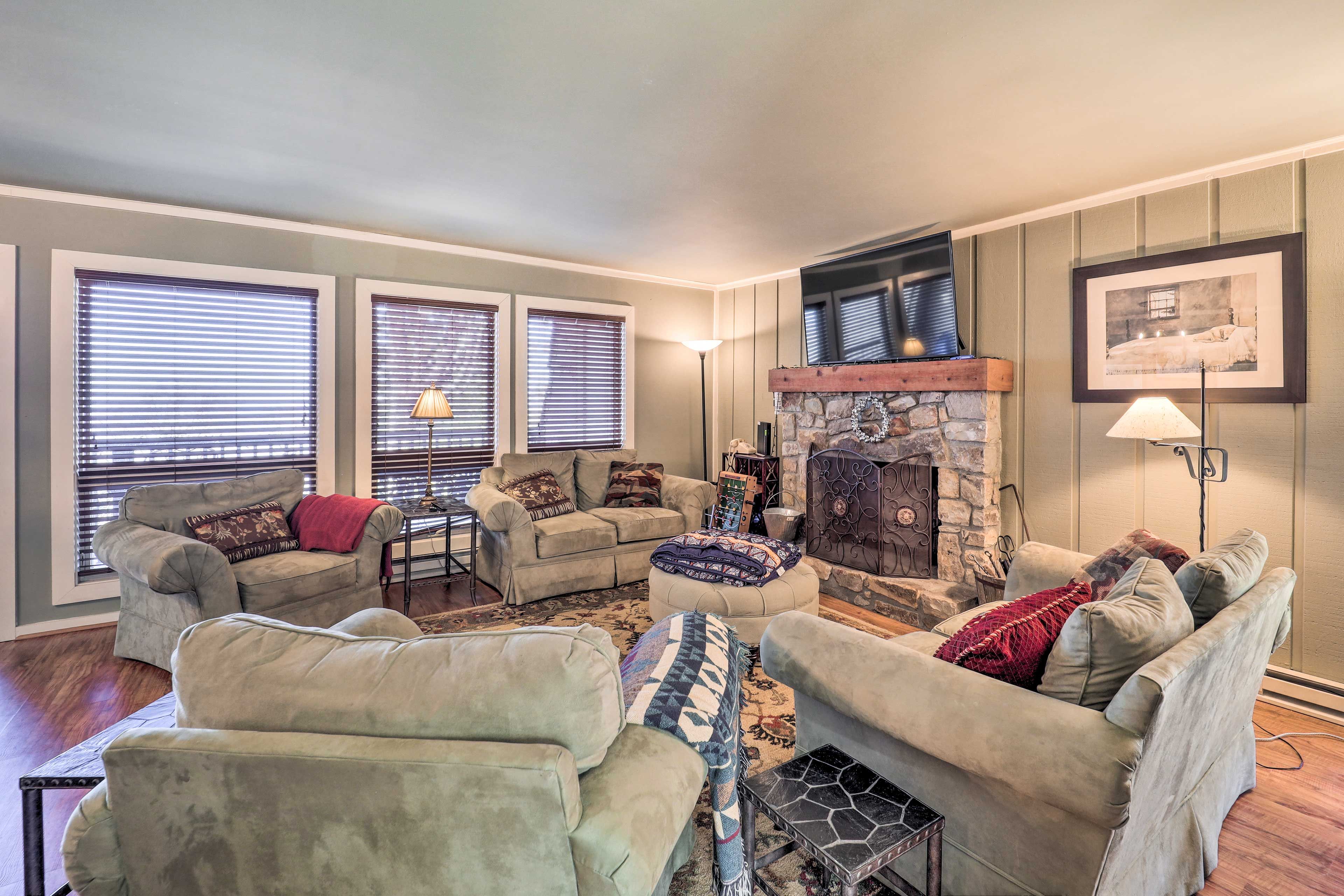 Living Room | Free WiFi | Smart TV