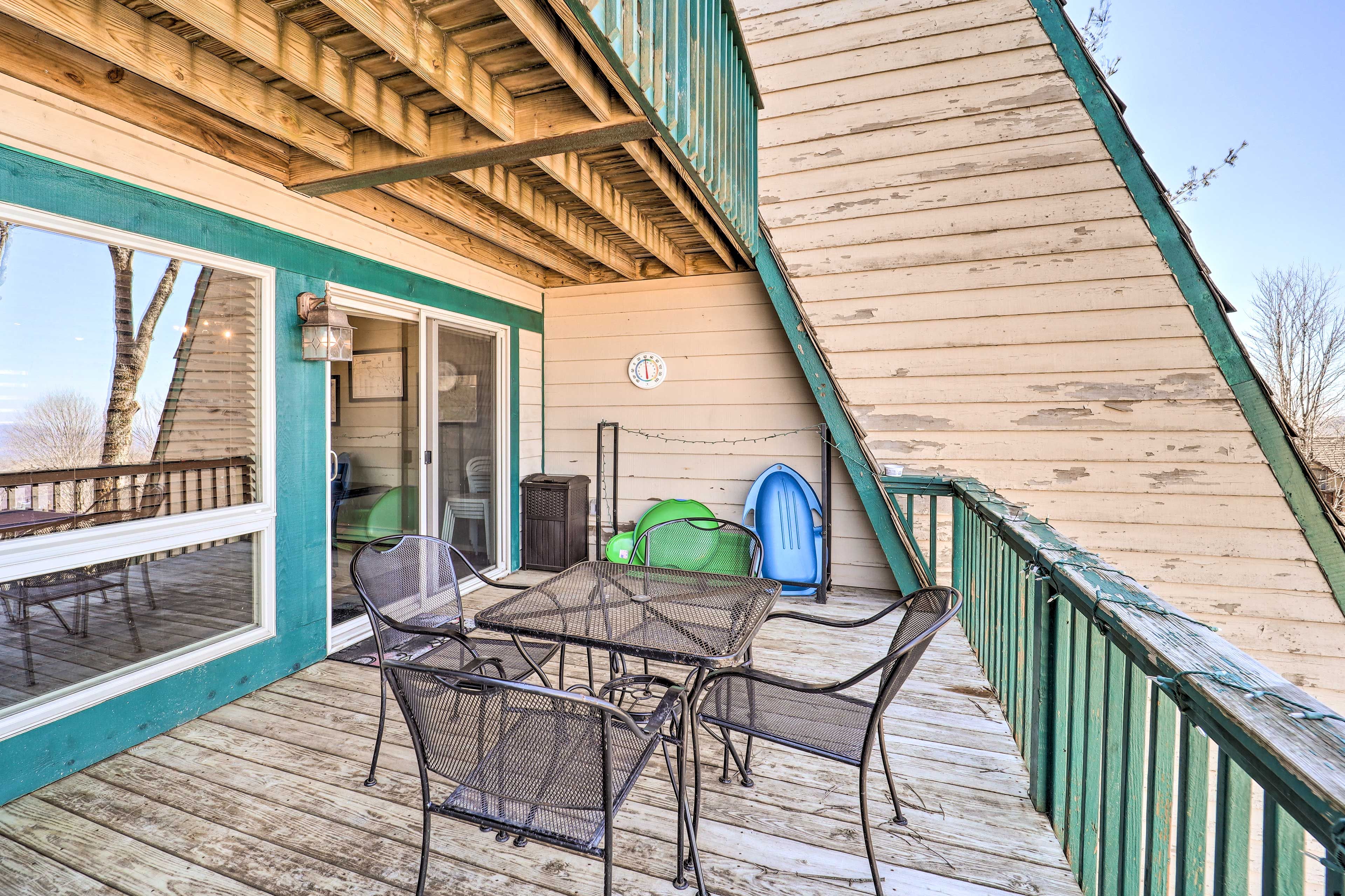 Main Deck | Mountain Views