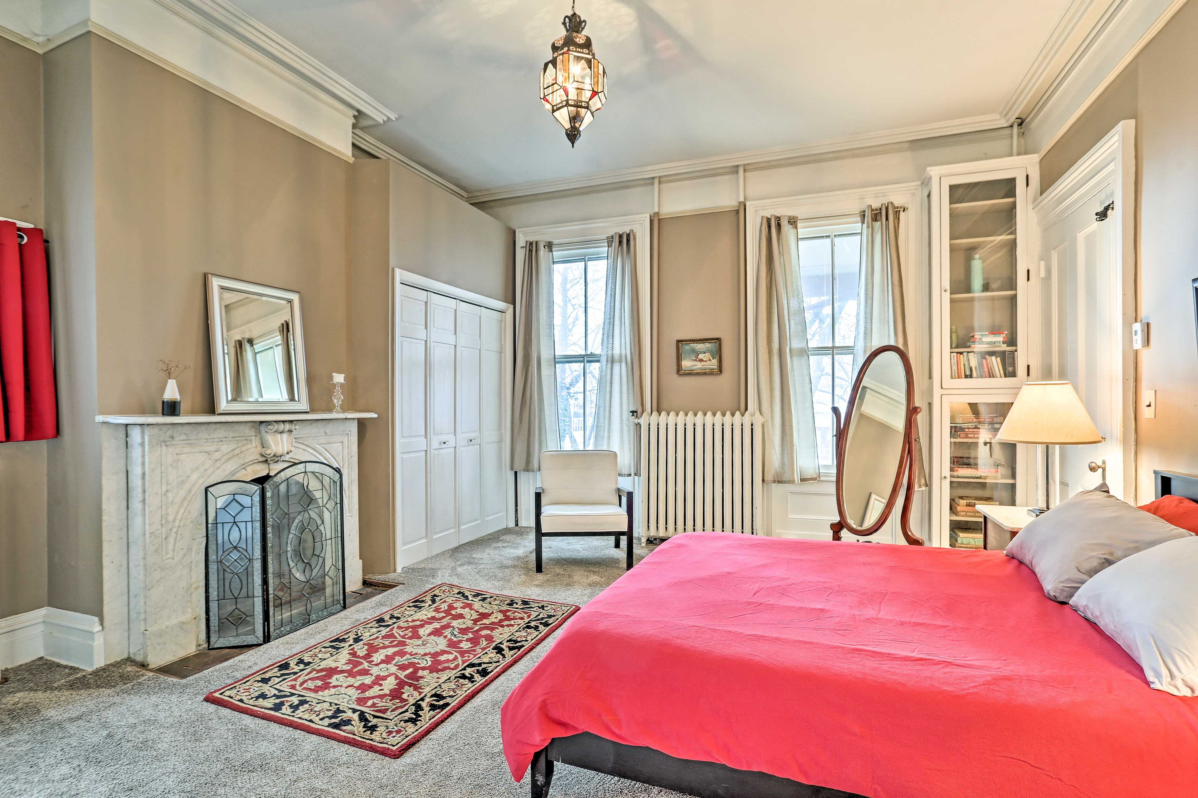 Bedroom | Queen Bed