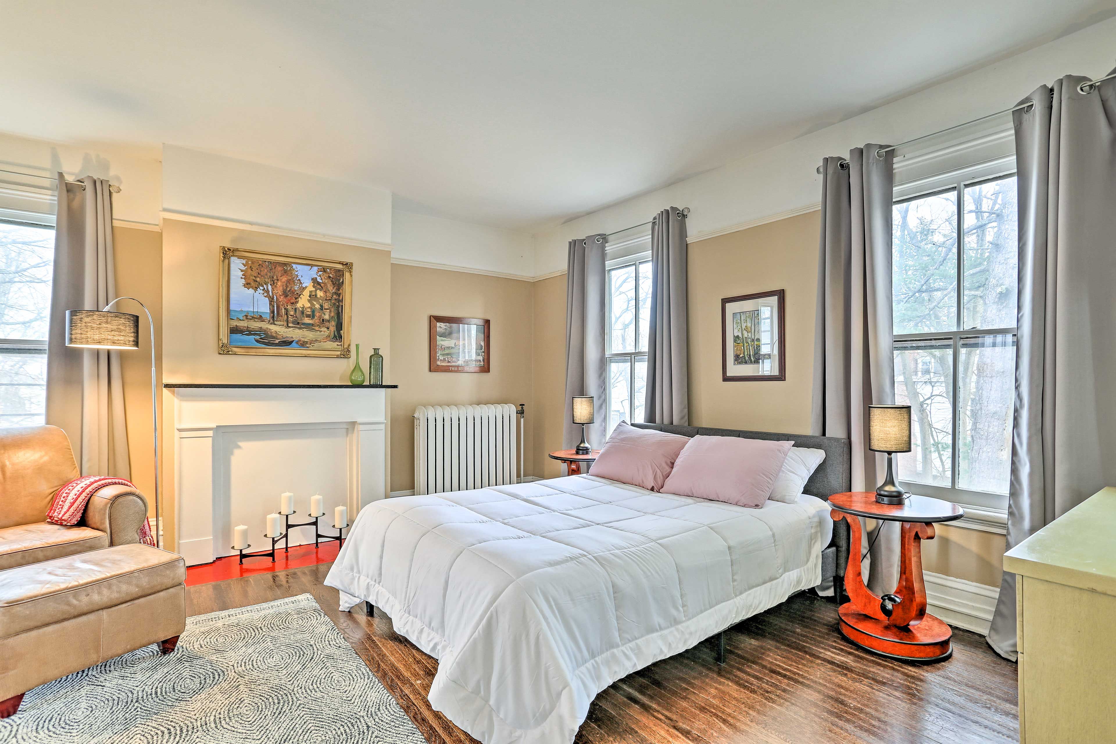 Bedroom | Queen Bed