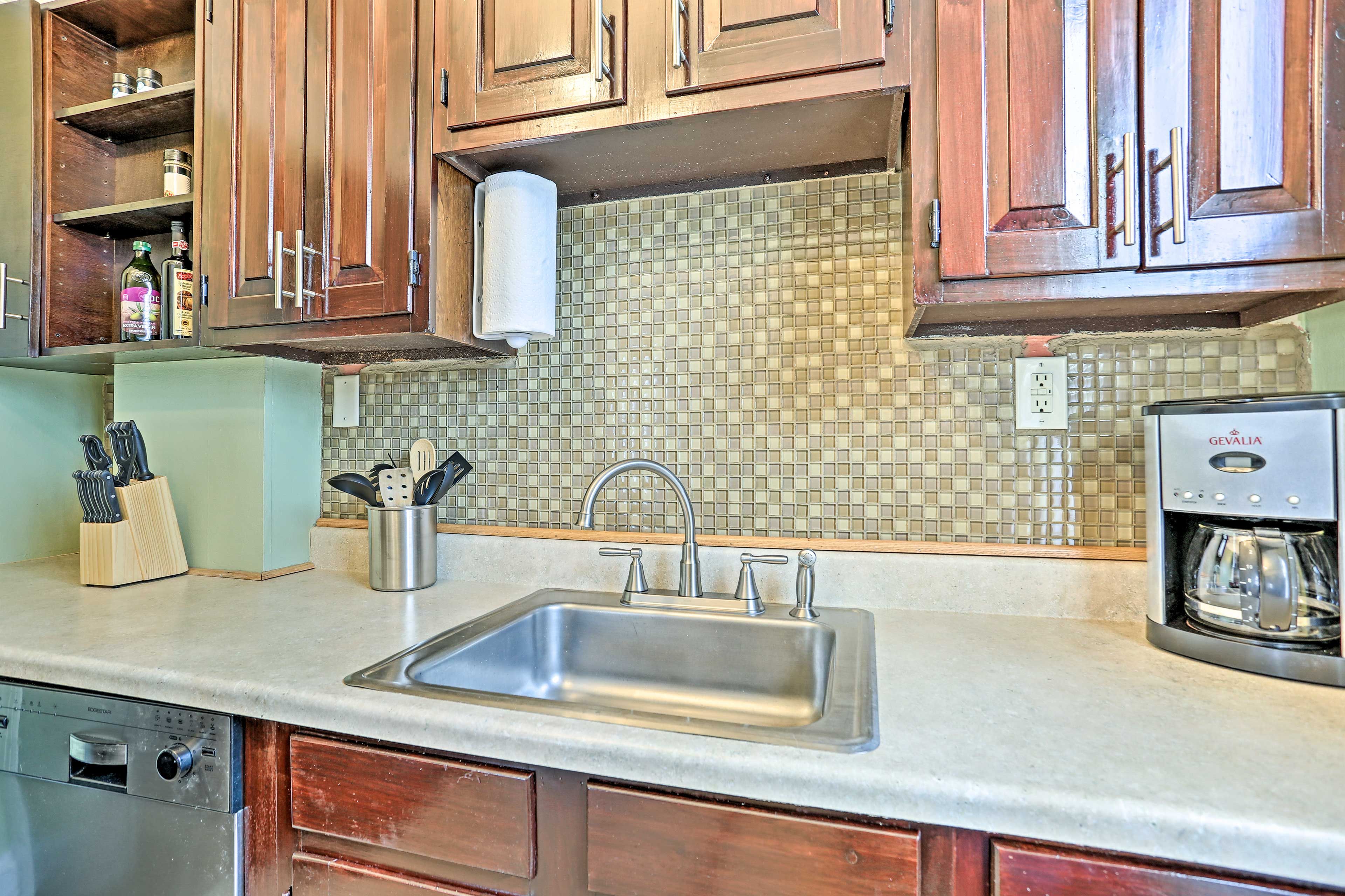 Kitchen | Dishware/Flatware