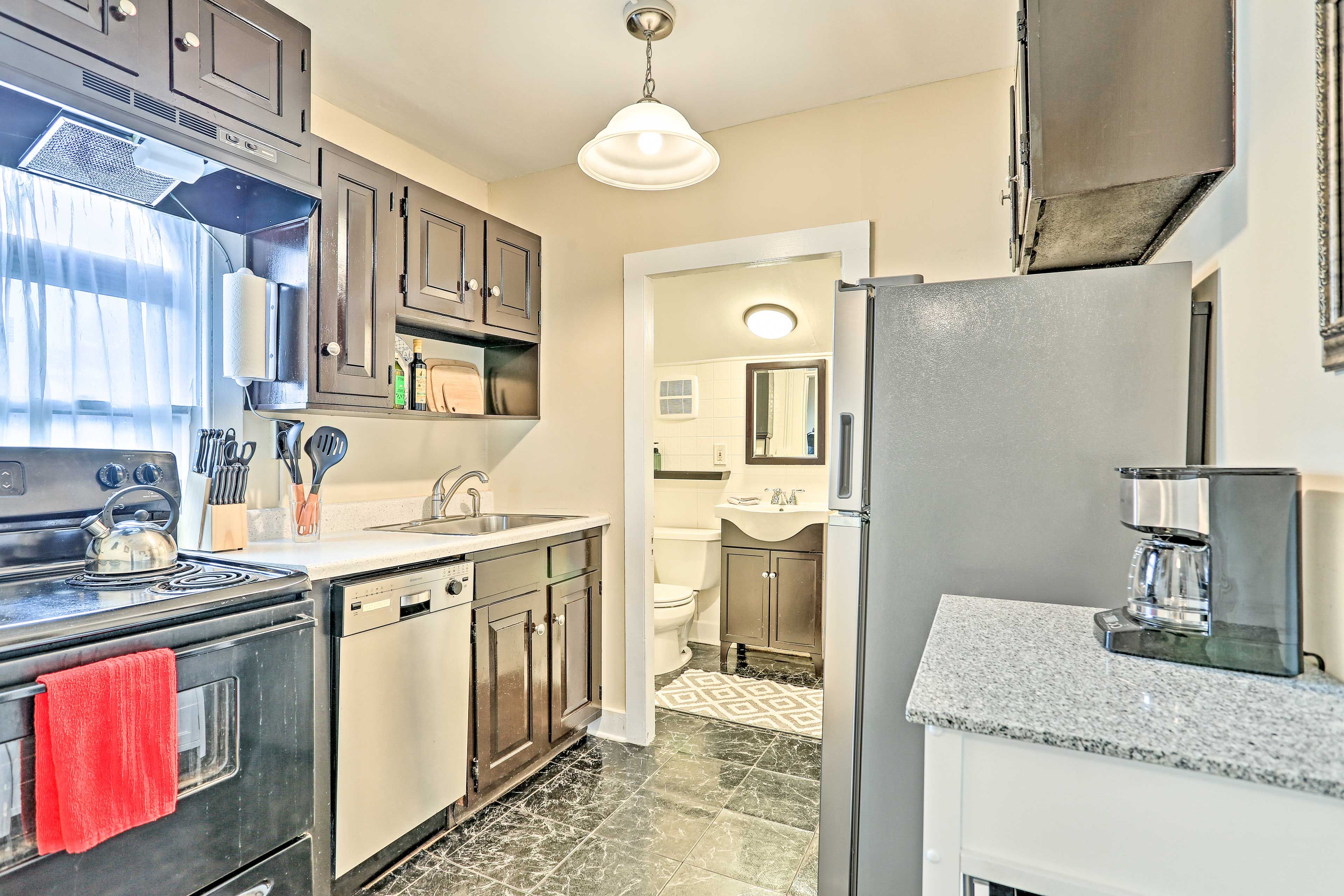 Kitchen | Fully Equipped w/ Cooking Basics