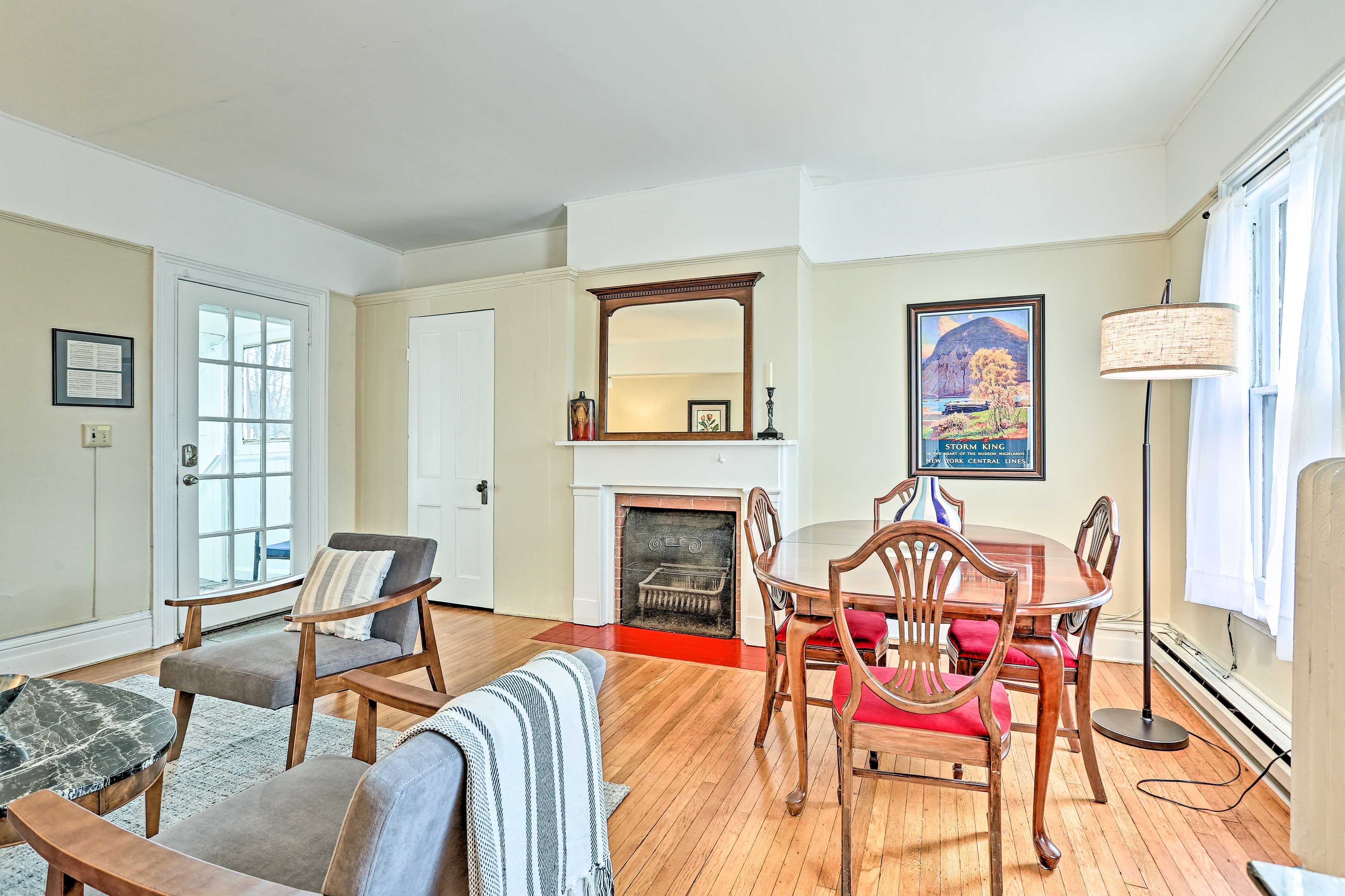 Living Room | 4-Person Dining Table