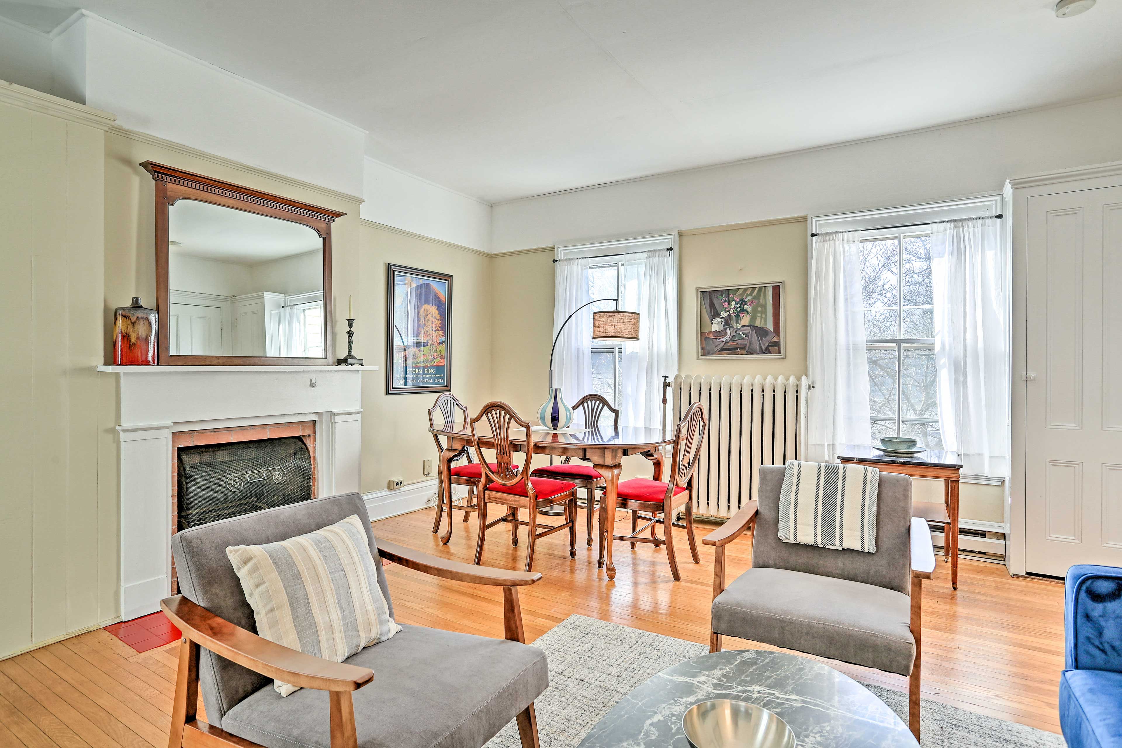 Living Room | Single-Story Unit