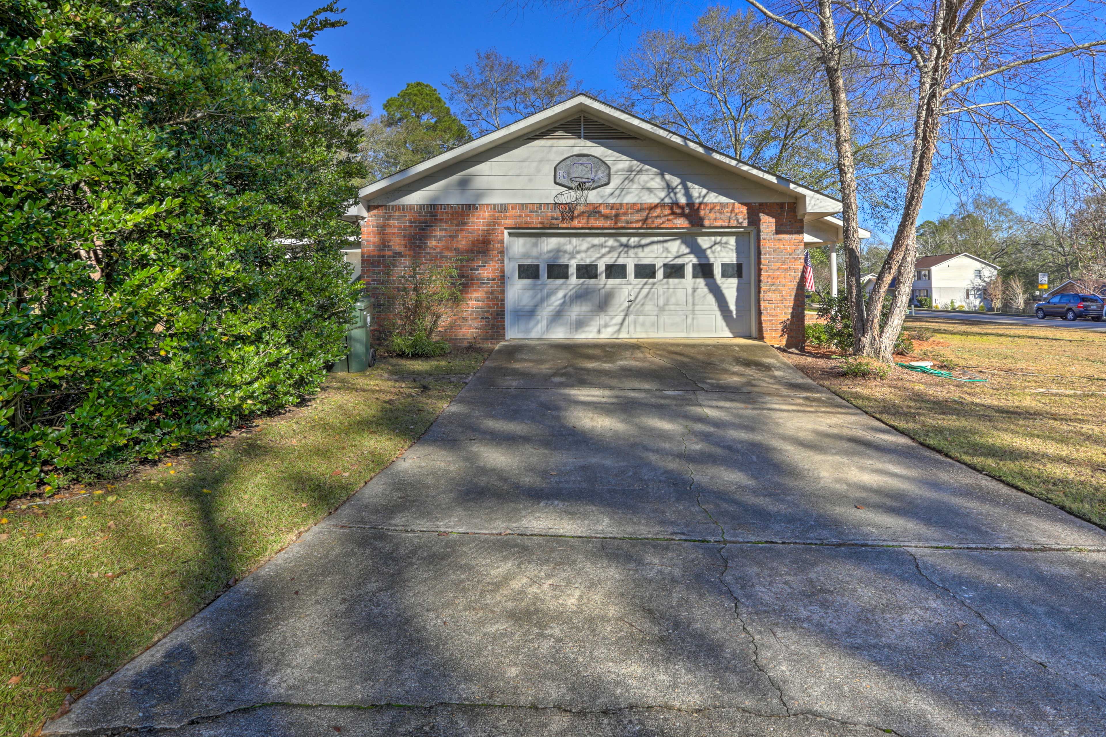 Property Exterior | Driveway Parking (2 Vehicles) | Free Street Parking