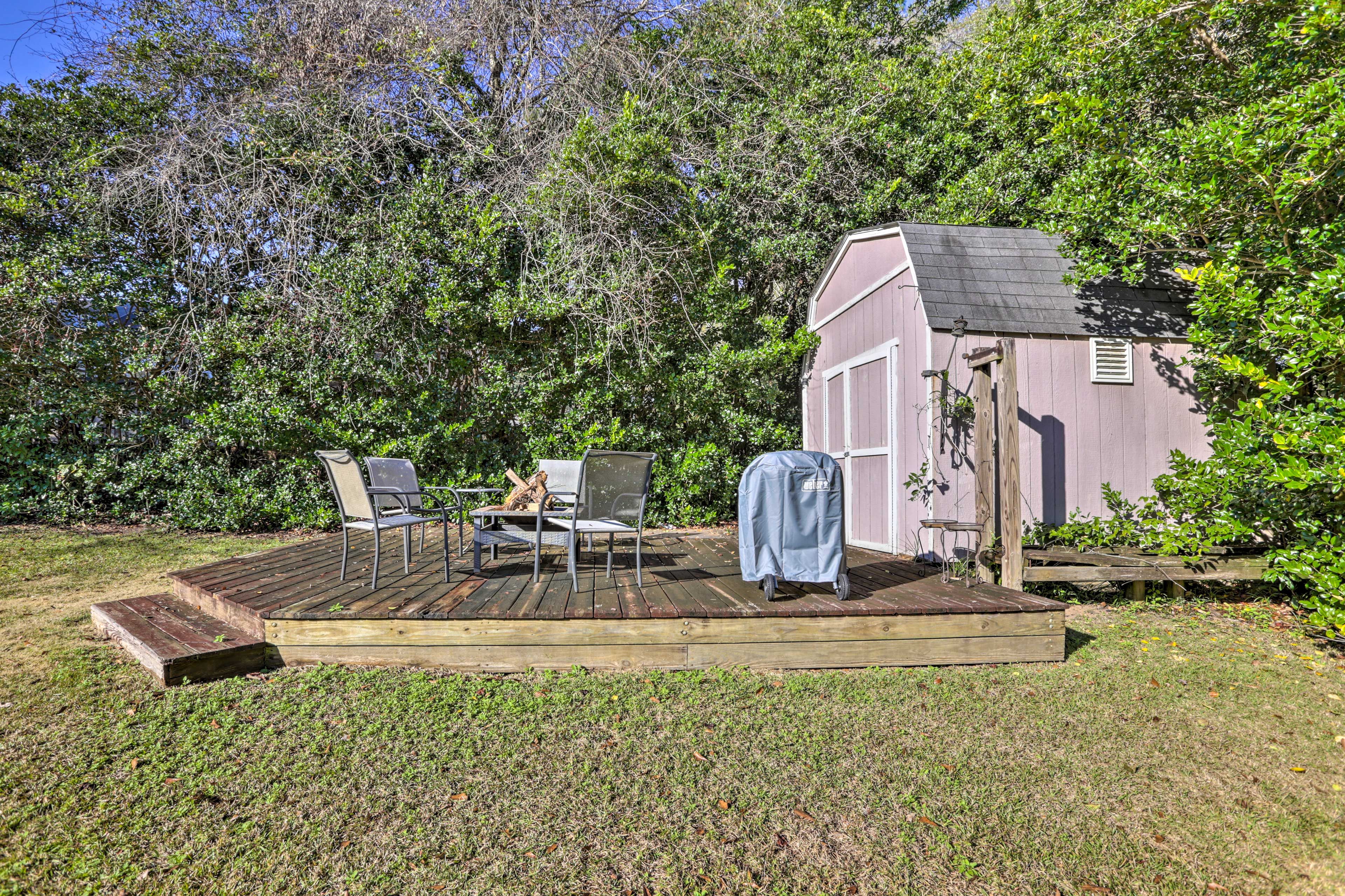 Deck & Fire Pit | Dog Pen