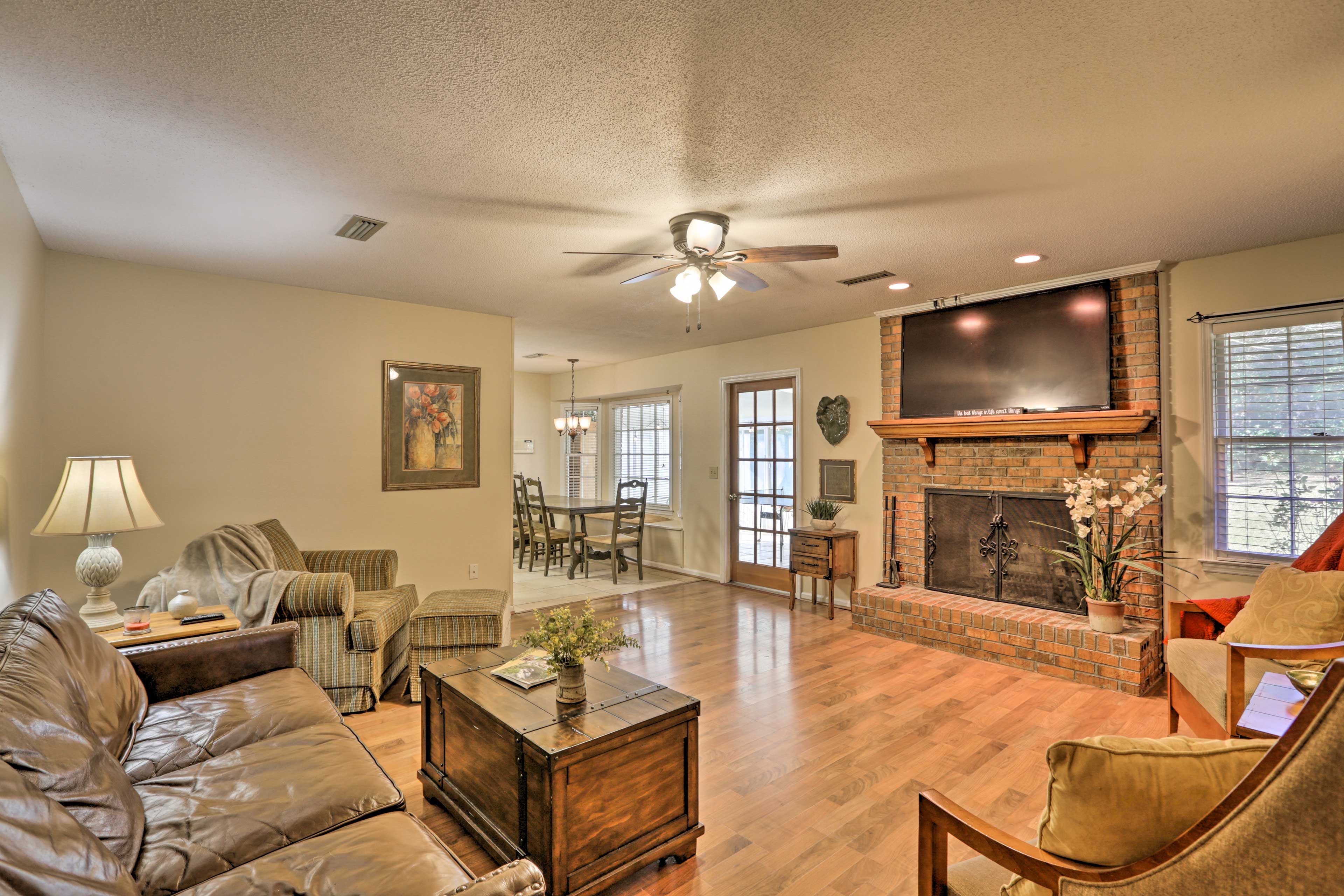 Living Room | Free WiFi | 2 Exterior Security Cameras | Pet Fee (Paid Pre-Trip)