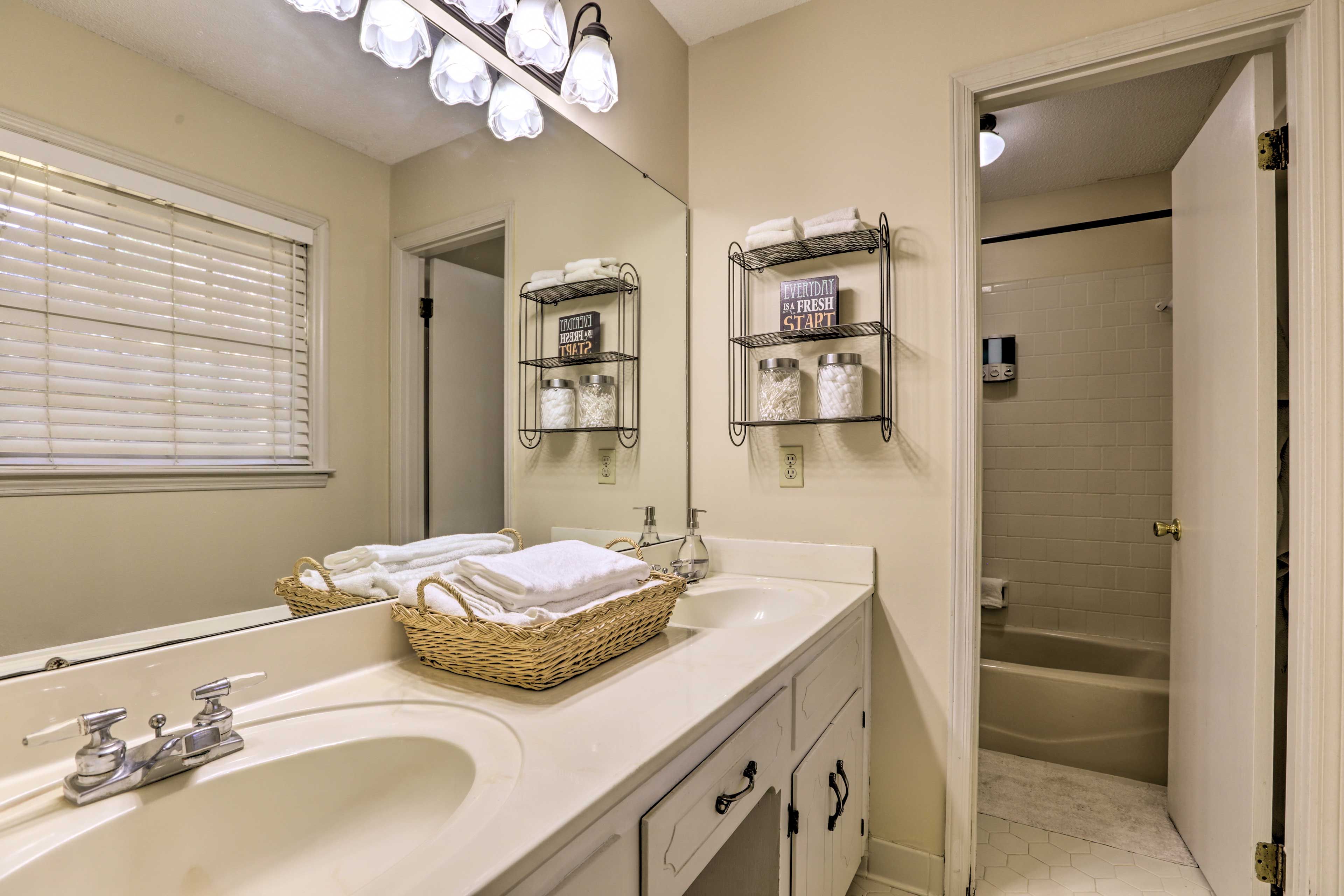 En-Suite Bathroom | Complimentary Toiletries