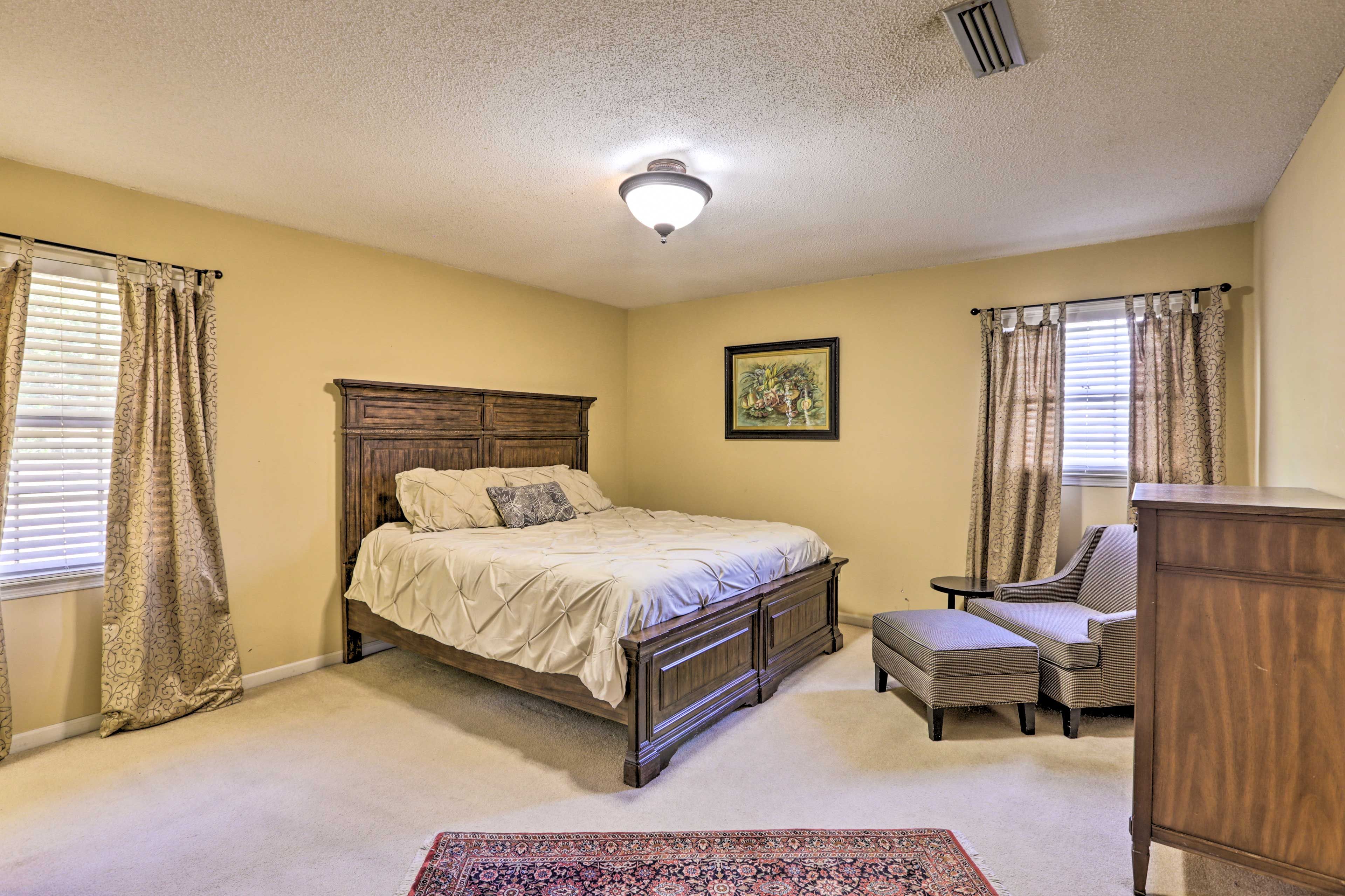 Bedroom 1 | King Bed